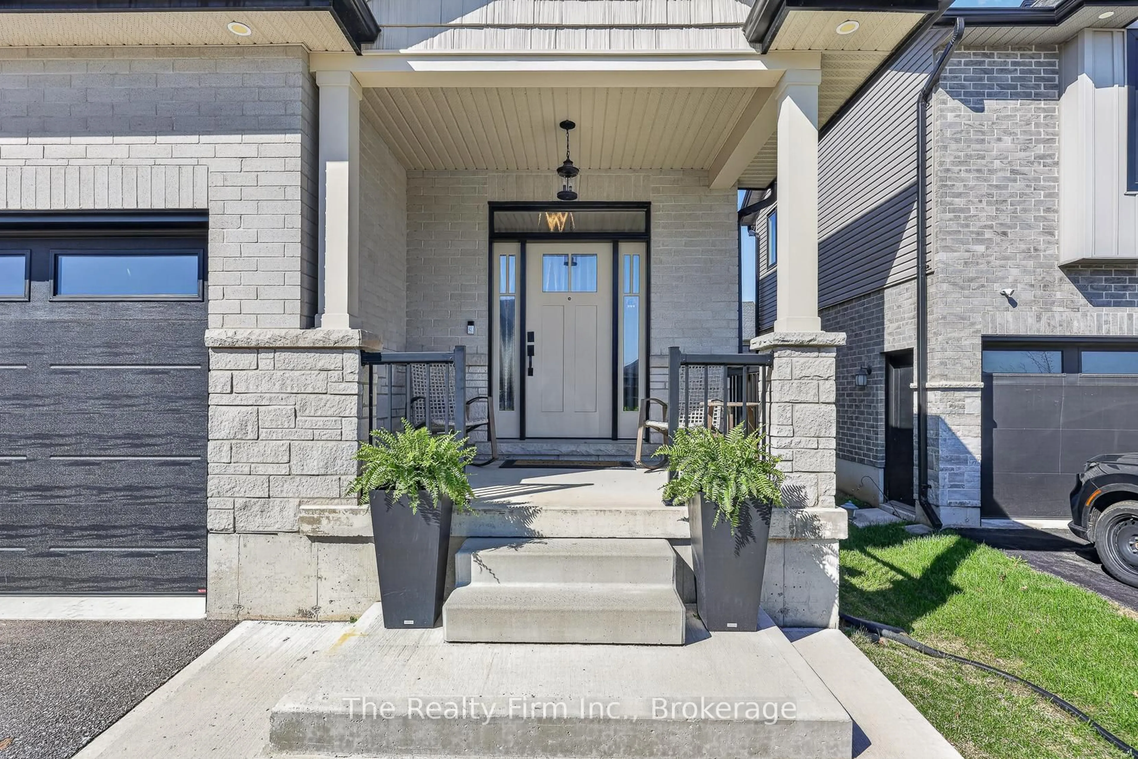 Indoor entryway for 193 Hemlock St, Woodstock Ontario N4S 0E4