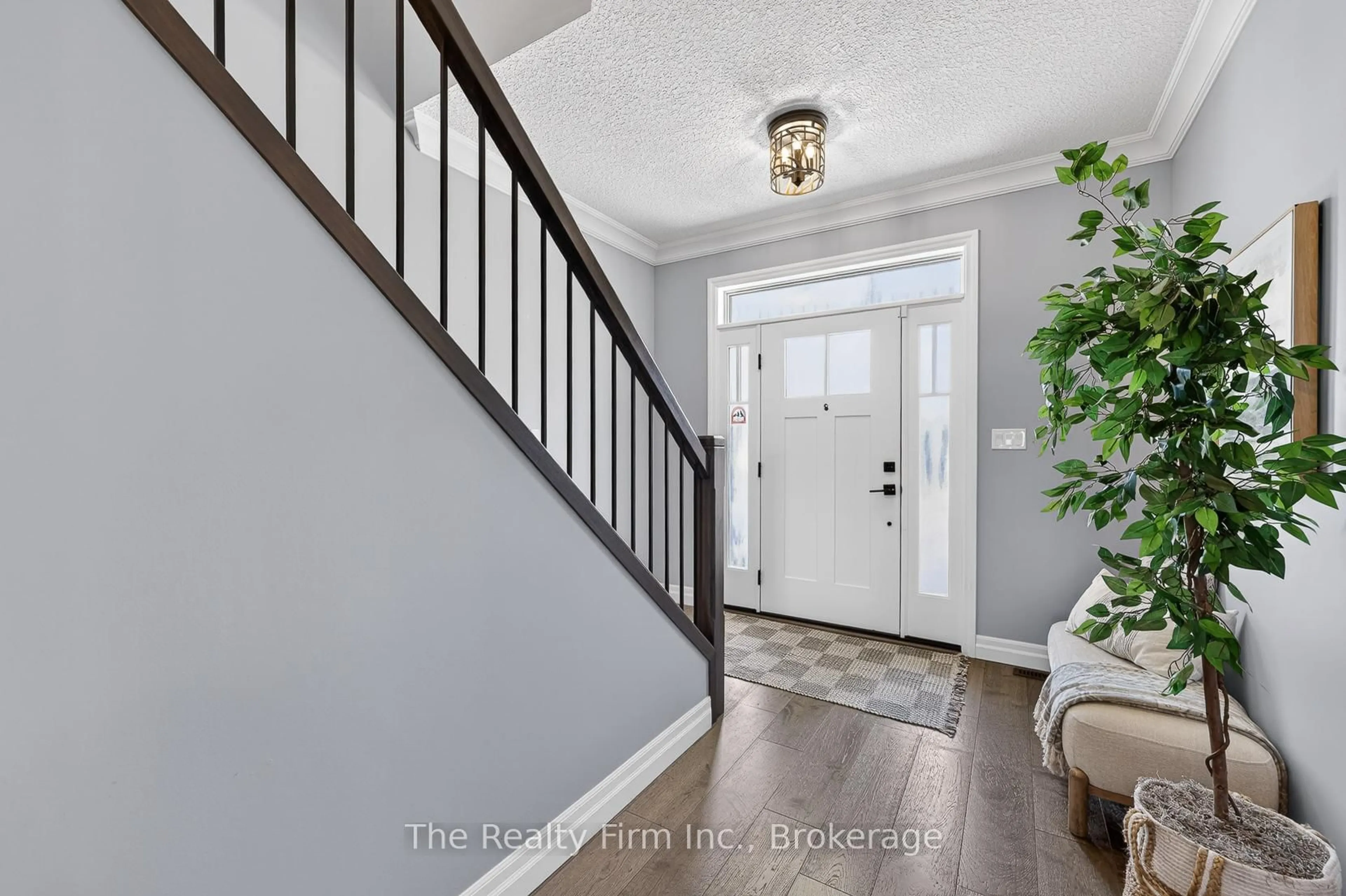 Indoor entryway for 193 Hemlock St, Woodstock Ontario N4S 0E4