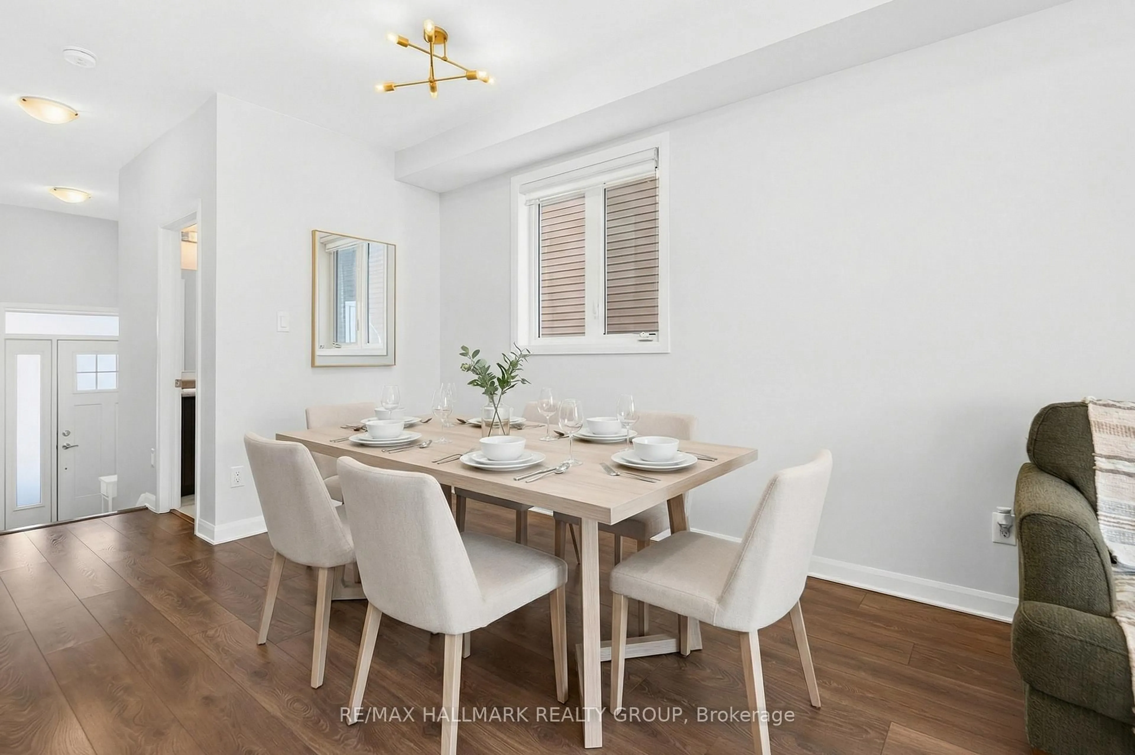Dining room, wood/laminate floor for 562 Clemency Cres, Ottawa Ontario K2J 6R8