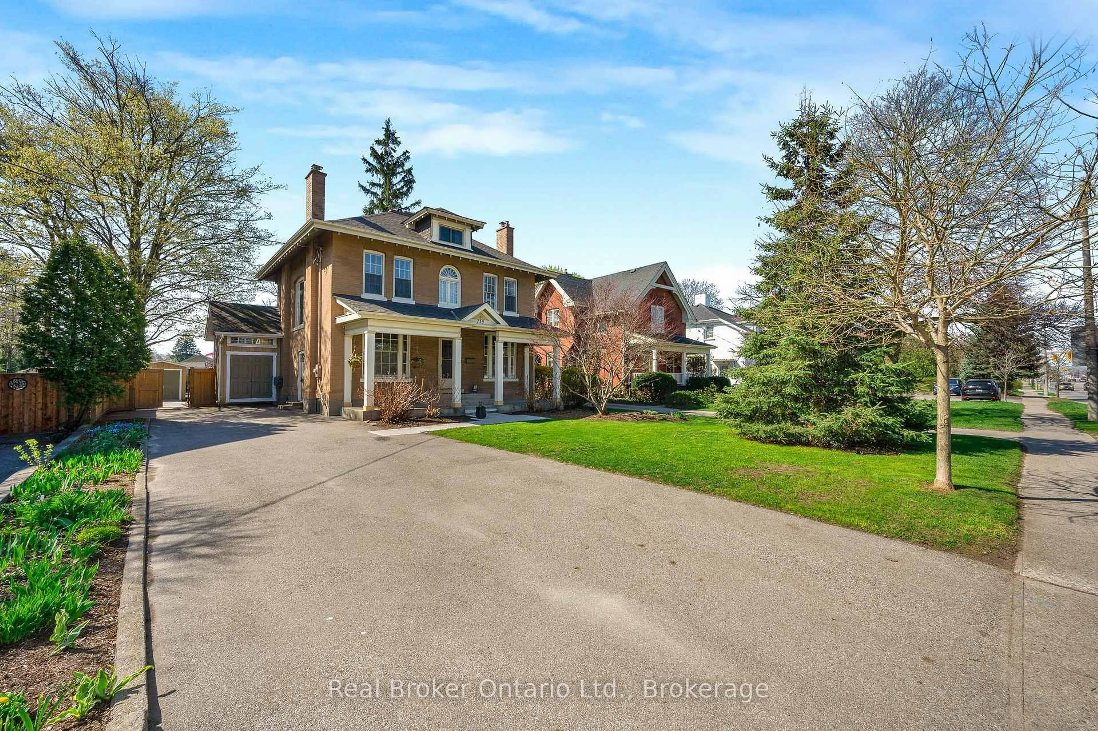 A pic from outside/outdoor area/front of a property/back of a property/a pic from drone, street for 739 Colborne St, Brantford Ontario N3S 3R9