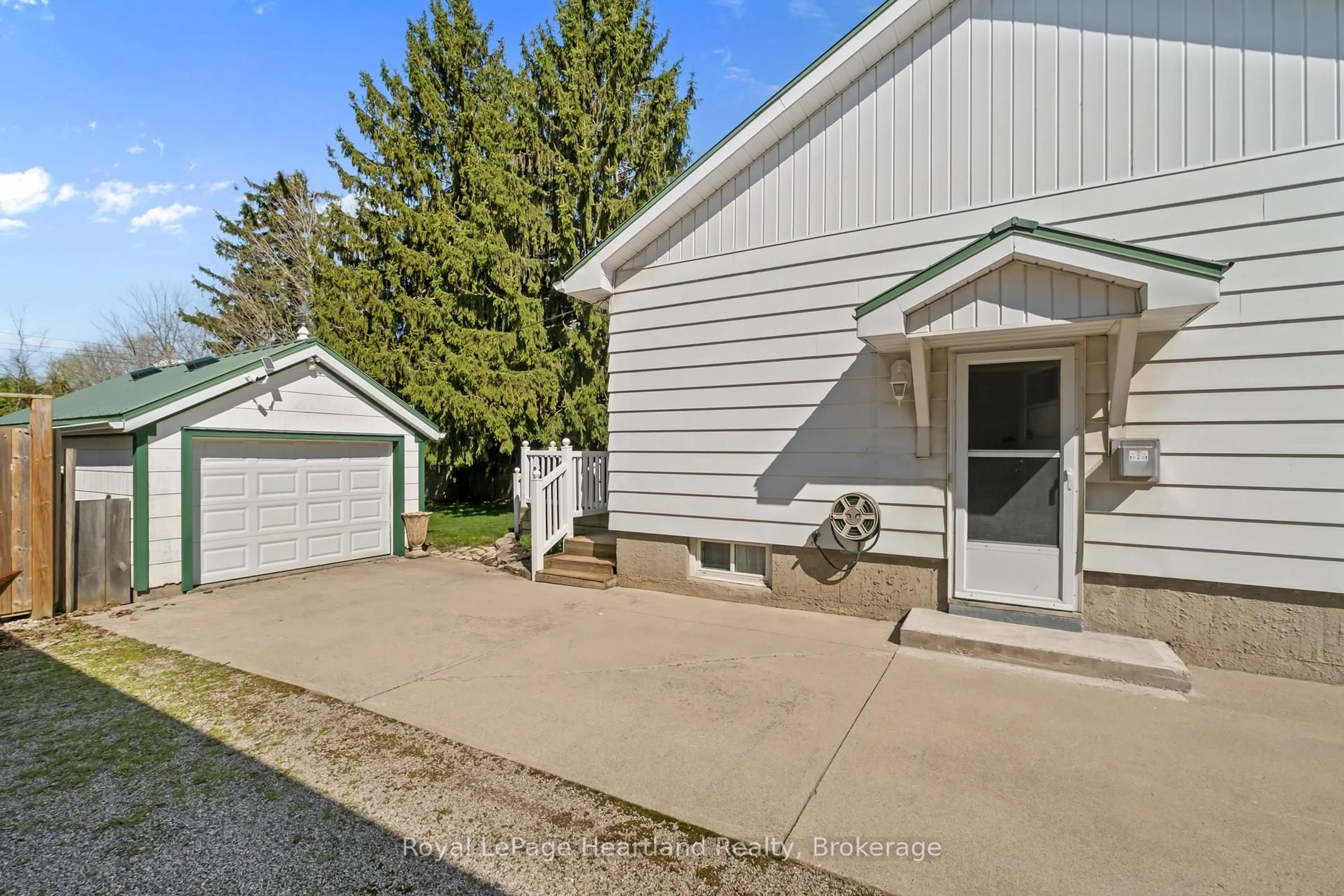 Unknown for 117 Andrew St, South Huron Ontario N0M 1S1