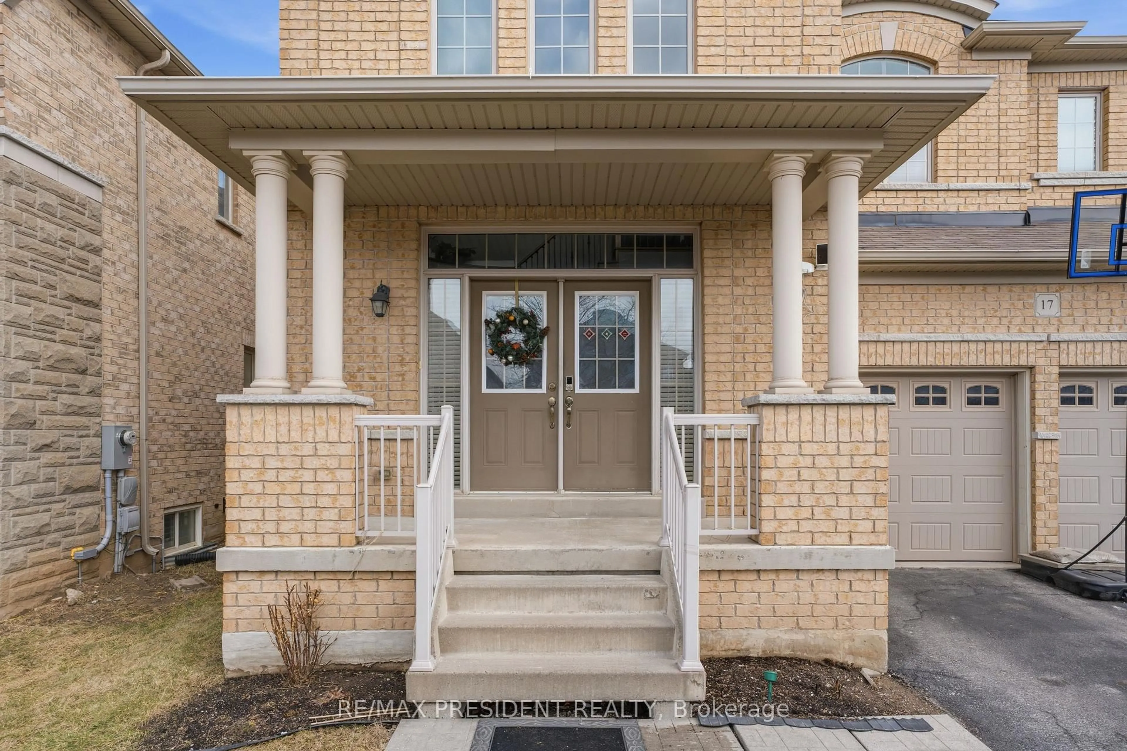 Unknown for 17 Mccartney St, Hamilton Ontario L8B 0T7