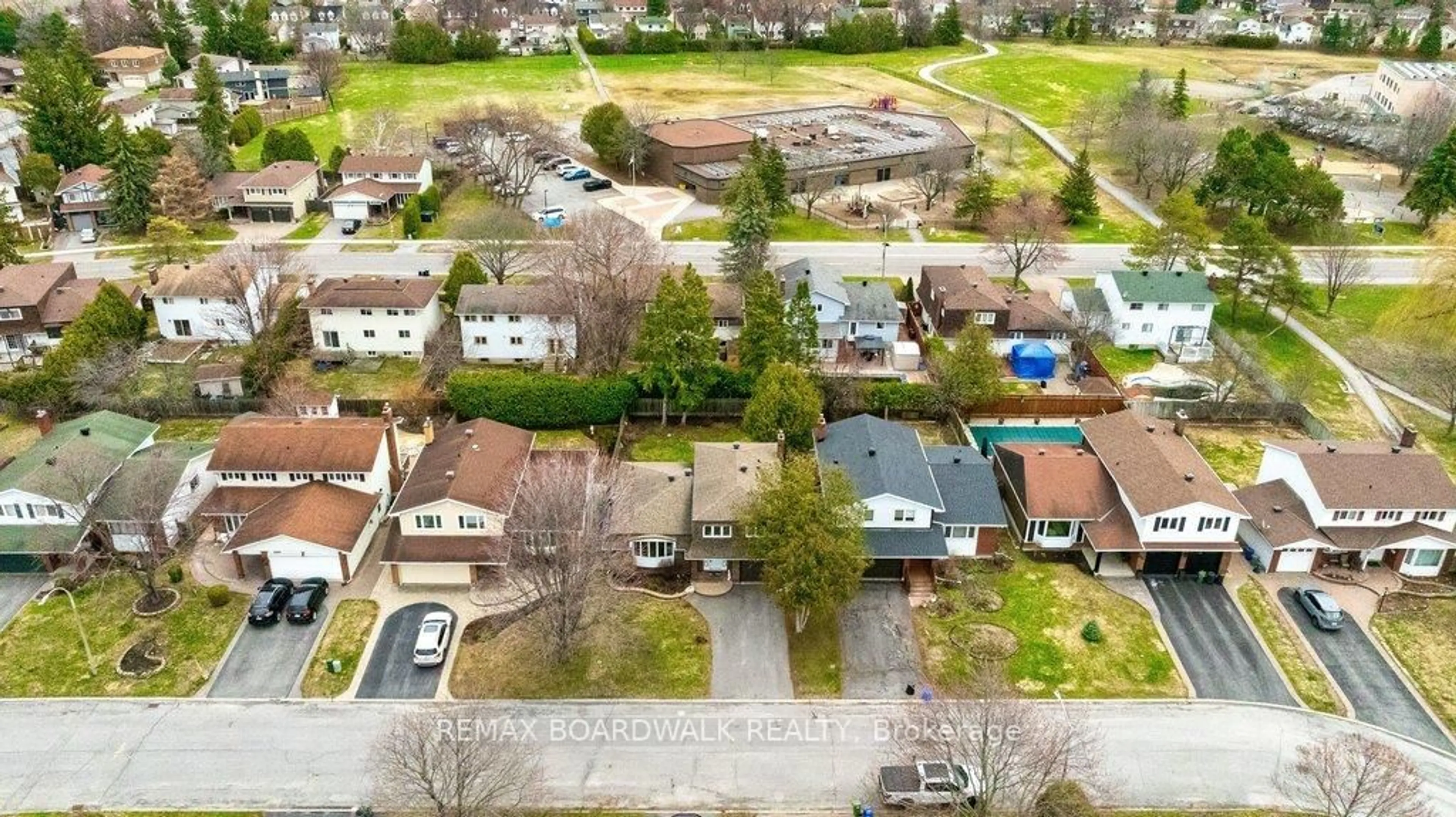 A pic from outside/outdoor area/front of a property/back of a property/a pic from drone, street for 1703 Fieldstone Cres, Ottawa Ontario K1C 1R6