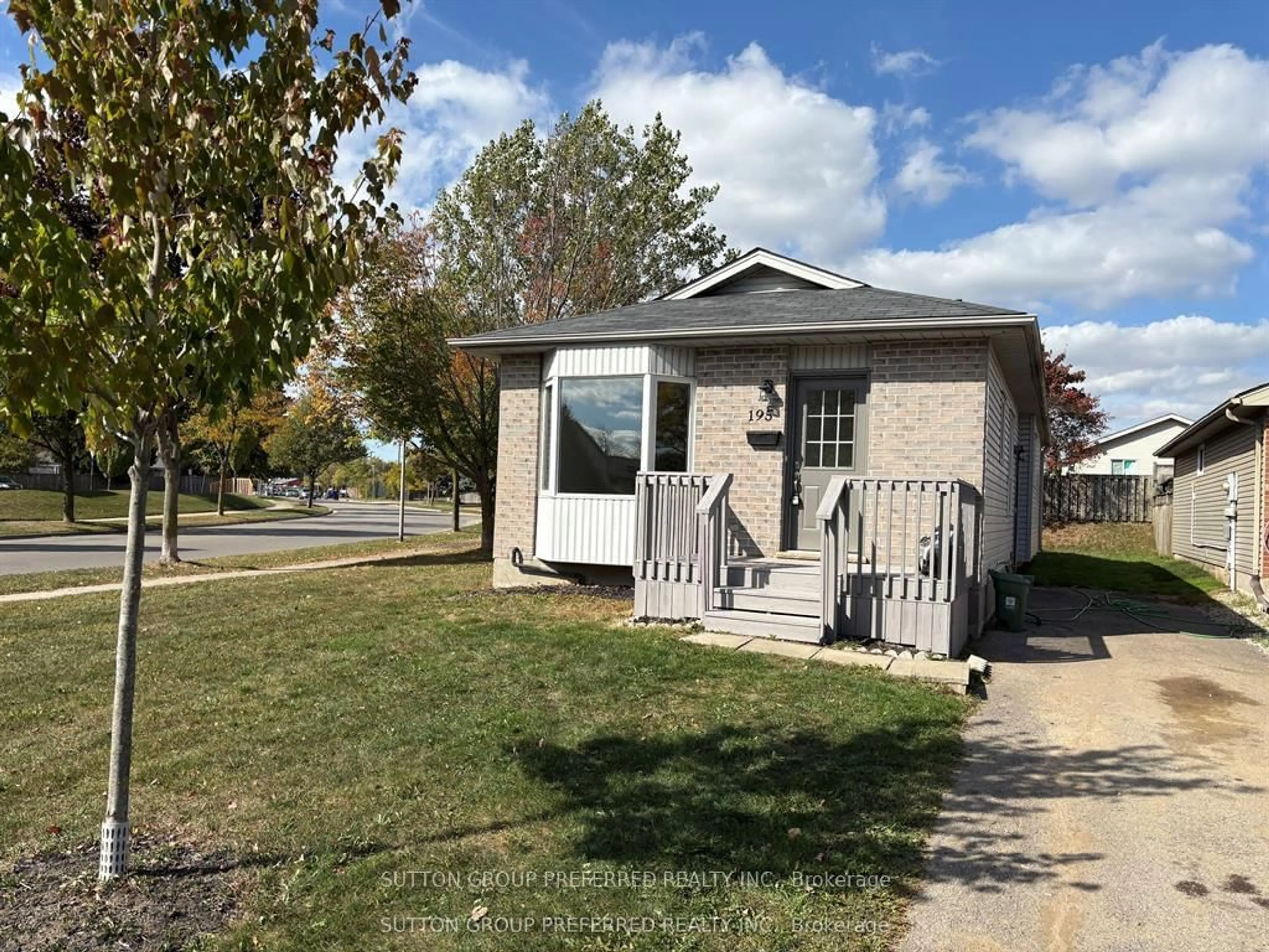 Home with vinyl exterior material, street for 195 Simpson Cres, London East Ontario N5V 5E1
