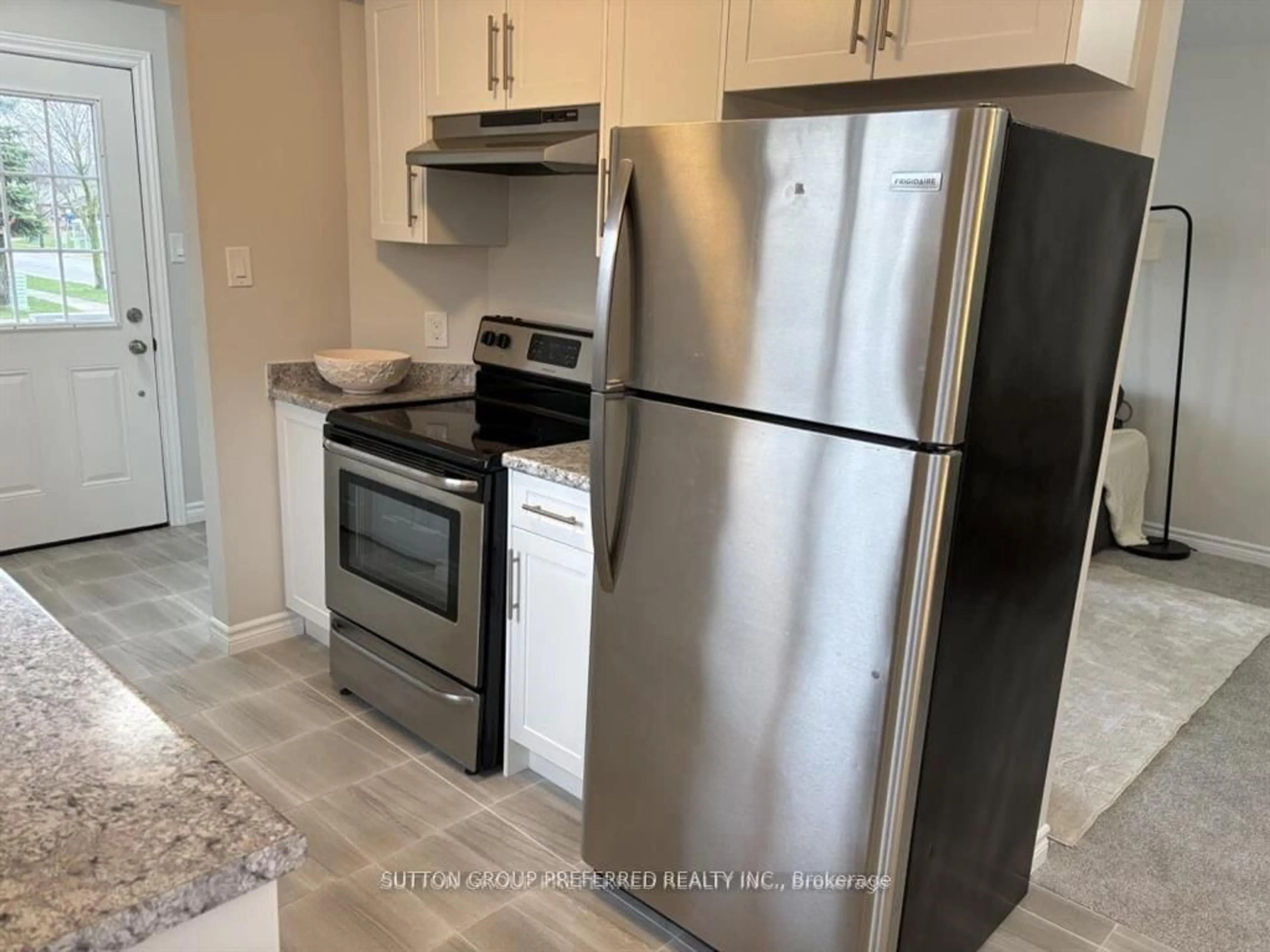 Standard kitchen, unknown for 195 Simpson Cres, London East Ontario N5V 5E1