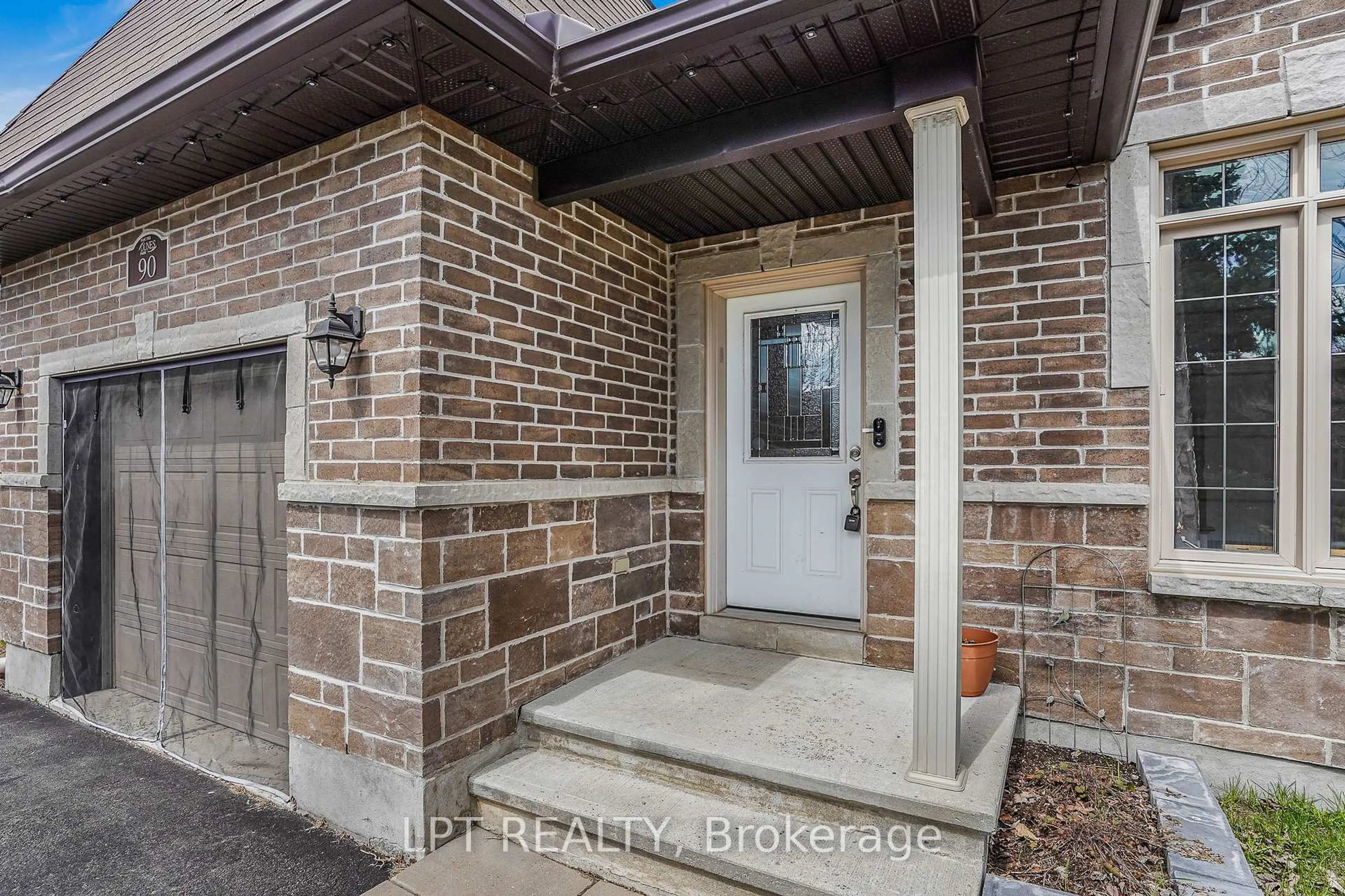 Indoor entryway for 90 Brunet St, The Nation Ontario K0A 2M0