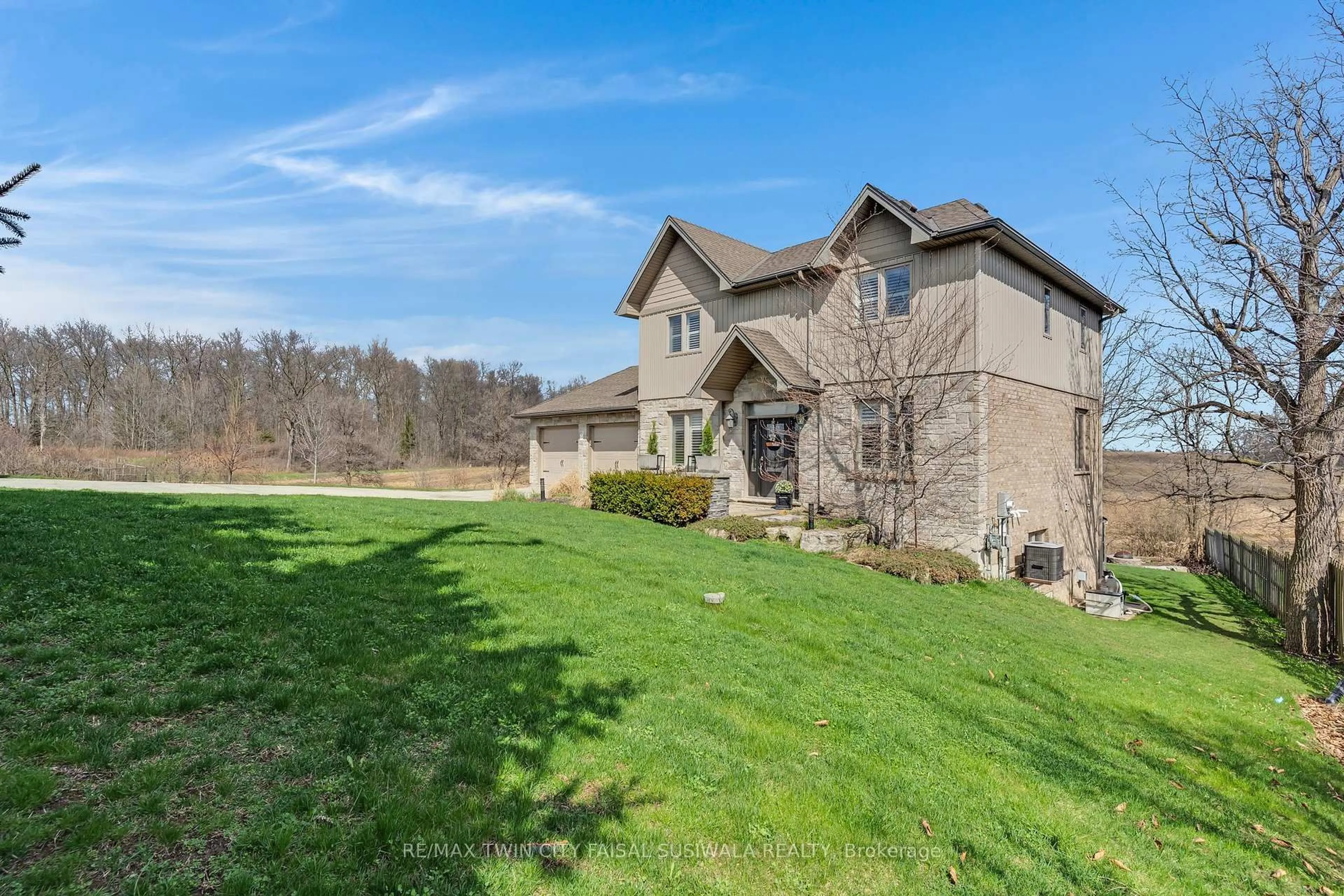 A pic from outside/outdoor area/front of a property/back of a property/a pic from drone, unknown for 24 Brant Rd, Brant Ontario N3L 3E1