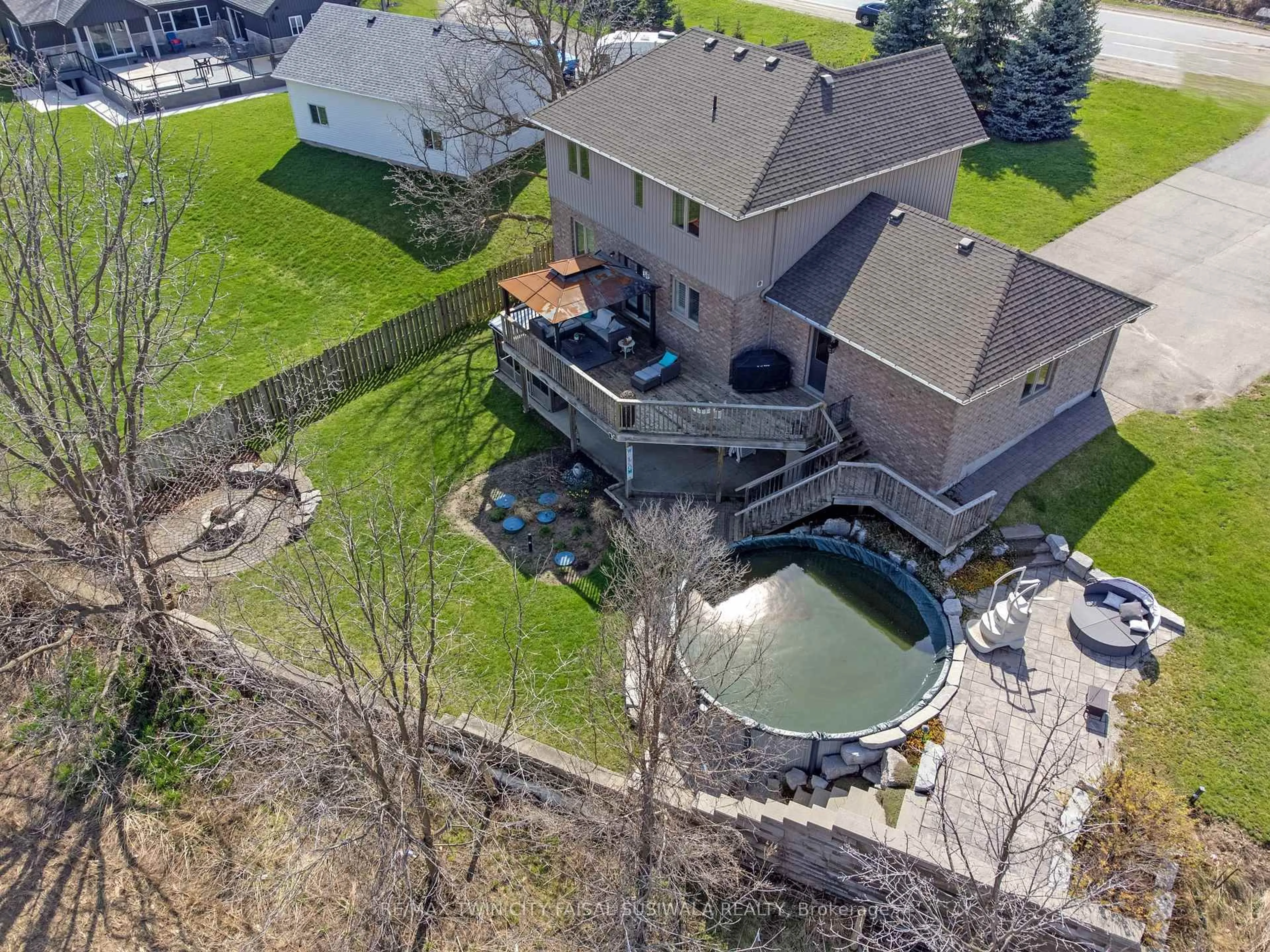 A pic from outside/outdoor area/front of a property/back of a property/a pic from drone, water/lake/river/ocean view for 24 Brant Rd, Brant Ontario N3L 3E1