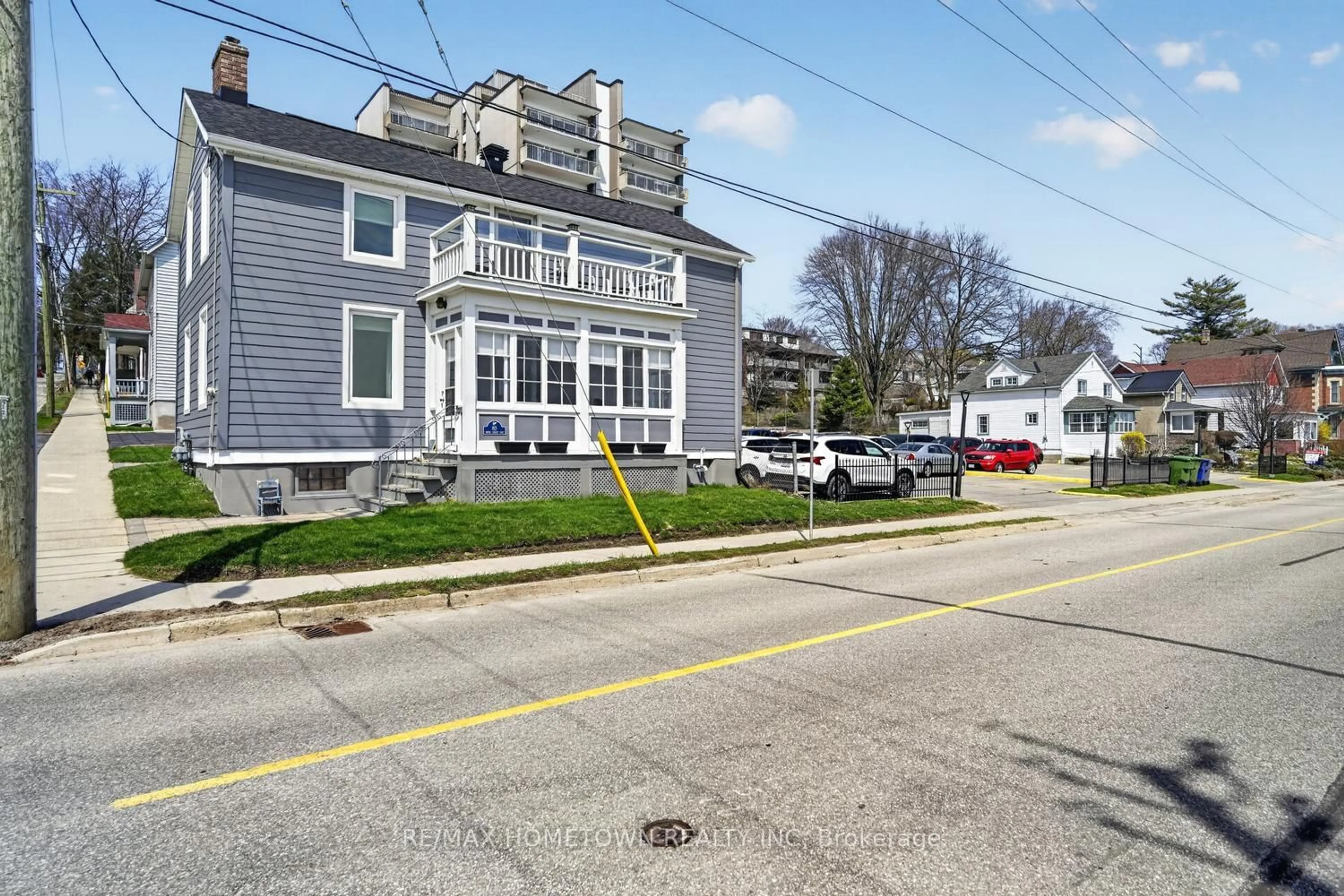 A pic from outside/outdoor area/front of a property/back of a property/a pic from drone, street for 80 Water St, Brockville Ontario K6V 1A5