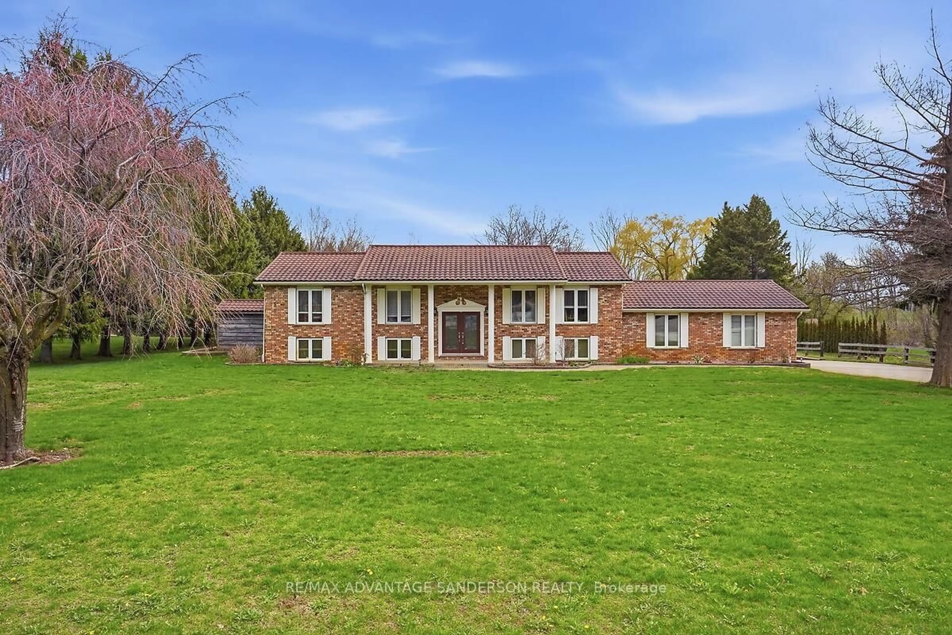 A pic from outside/outdoor area/front of a property/back of a property/a pic from drone, unknown for 20064 Nissouri Rd, Thames Centre Ontario N0M 2P0