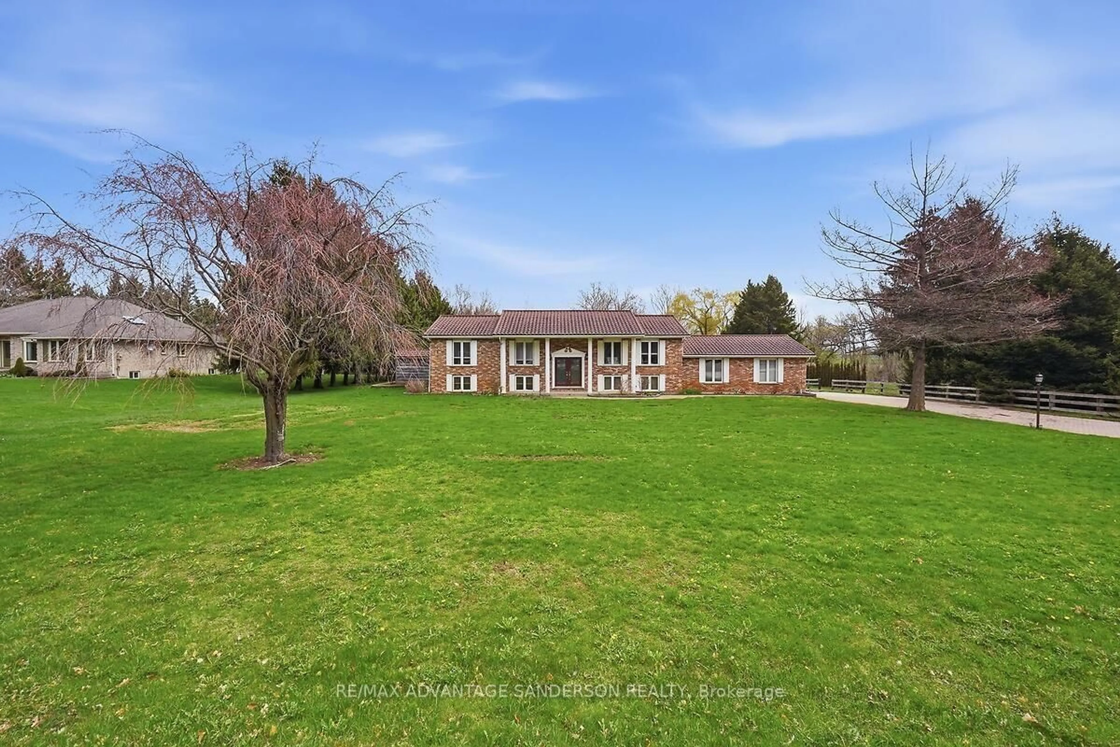 A pic from outside/outdoor area/front of a property/back of a property/a pic from drone, unknown for 20064 Nissouri Rd, Thames Centre Ontario N0M 2P0