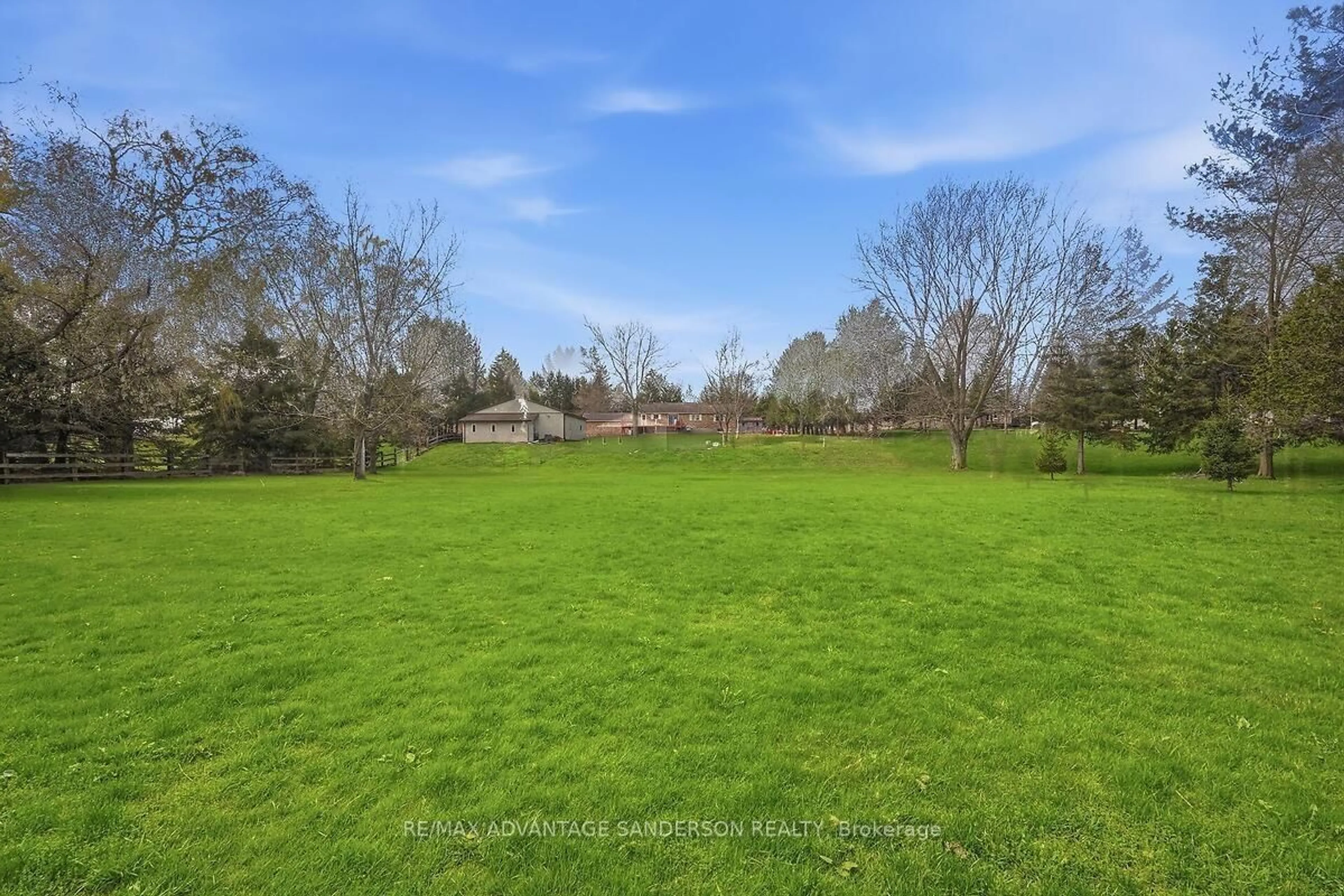 A pic from outside/outdoor area/front of a property/back of a property/a pic from drone, unknown for 20064 Nissouri Rd, Thames Centre Ontario N0M 2P0