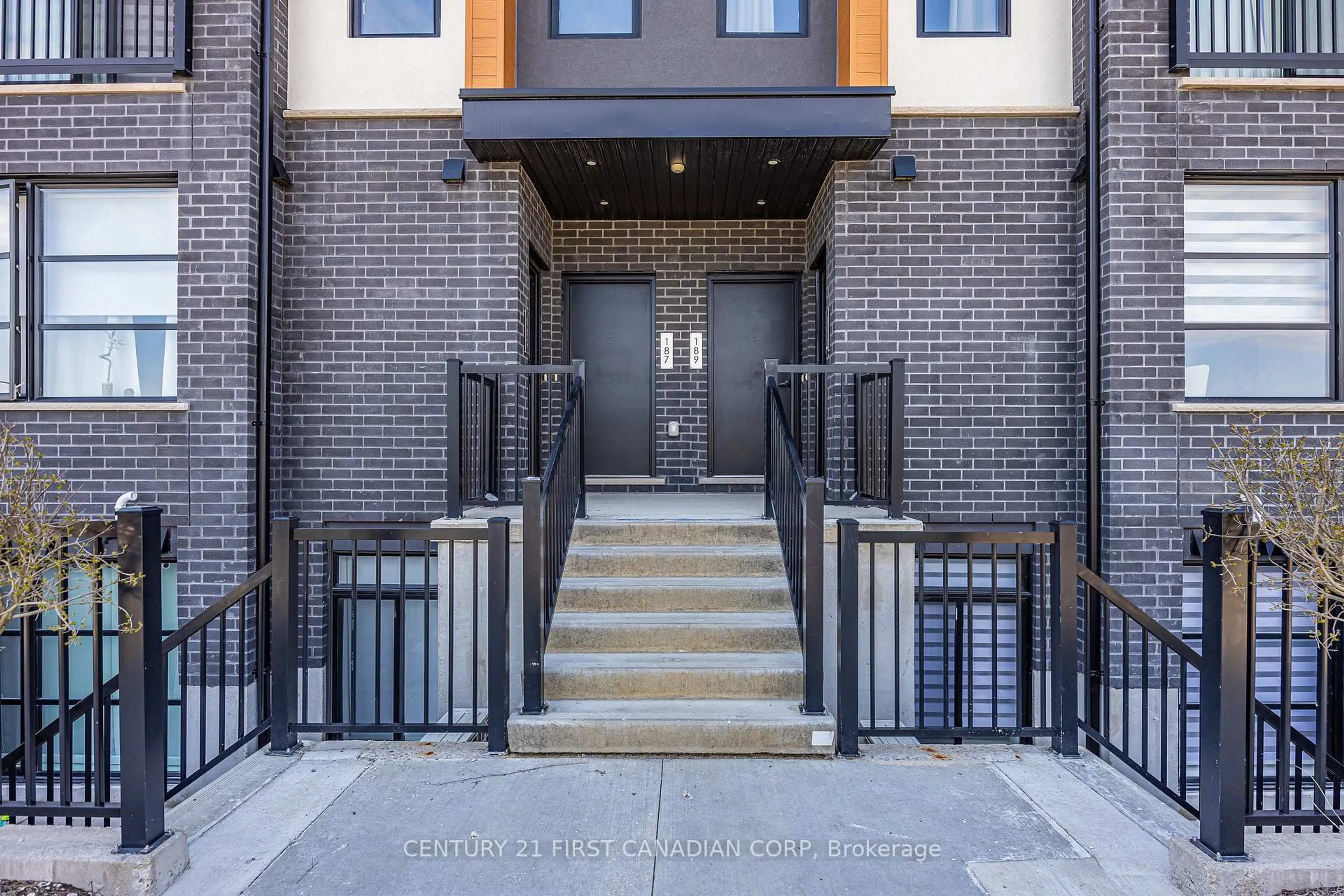 Indoor entryway for 3900 SAVOY St #187, London South Ontario N6P 0H9