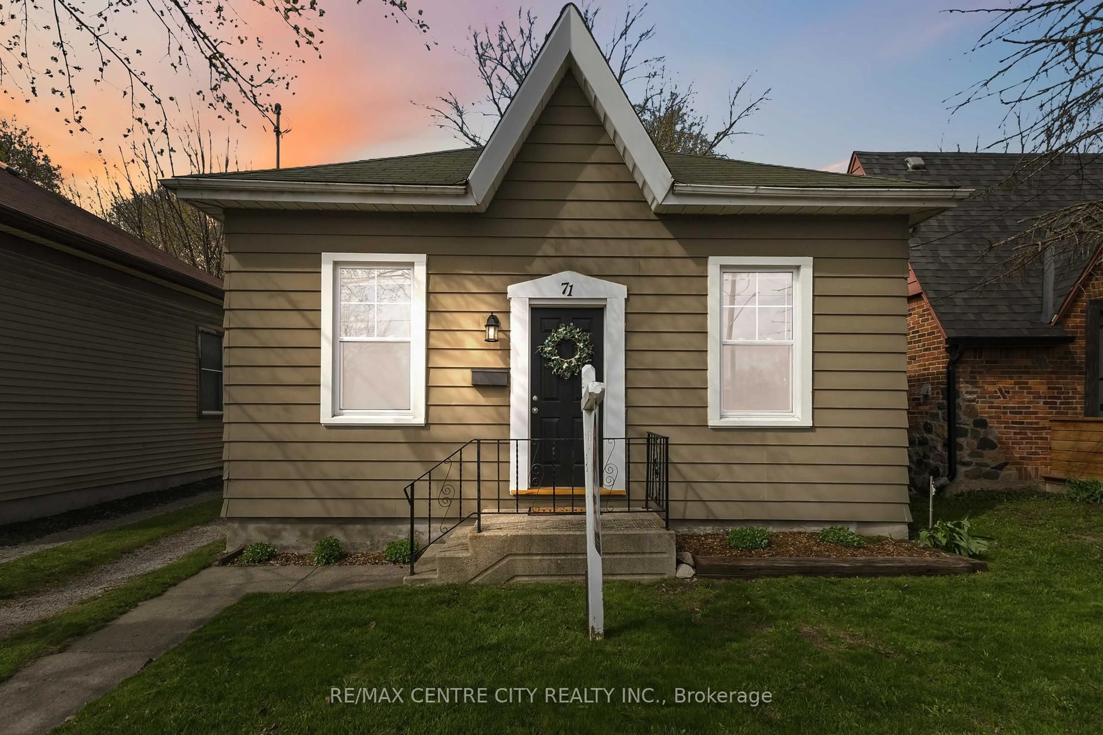 Home with vinyl exterior material, street for 71 Riverside Dr, London North Ontario N6H 1B3