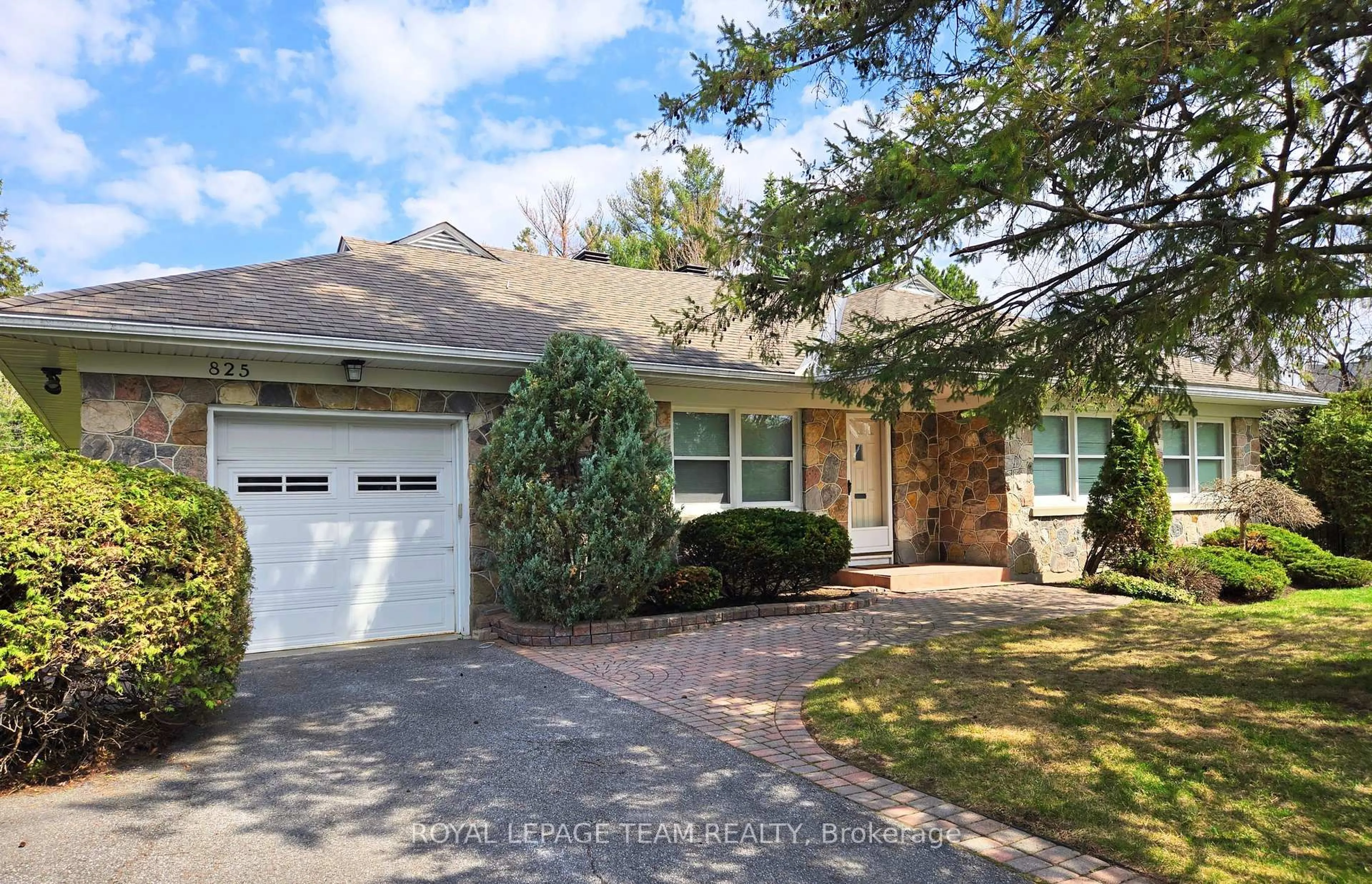 Home with brick exterior material, street for 825 Killeen Ave, Ottawa Ontario K2A 2X8