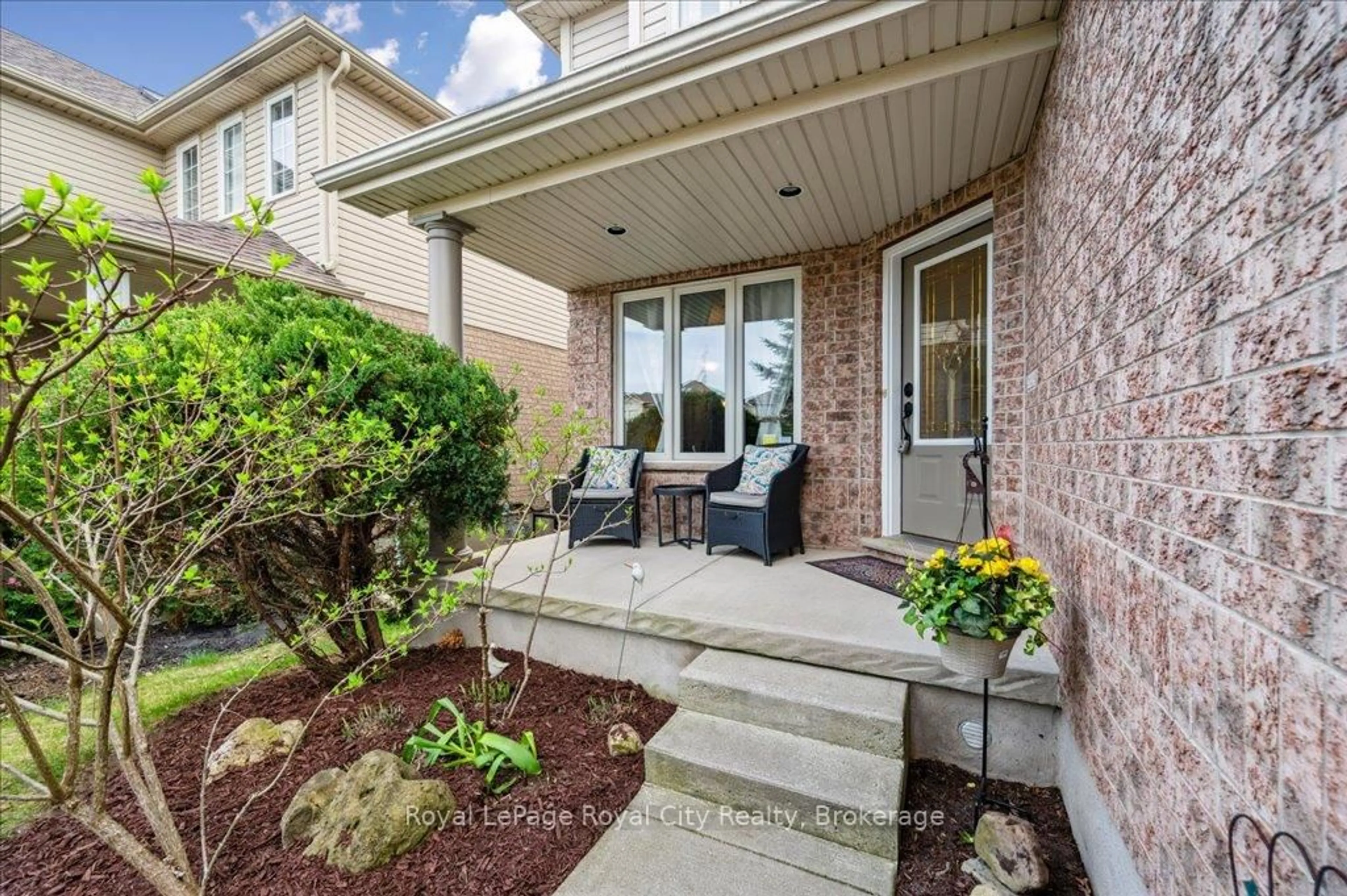 Patio, street for 67 Grey Oak Dr, Guelph Ontario N1L 1R2