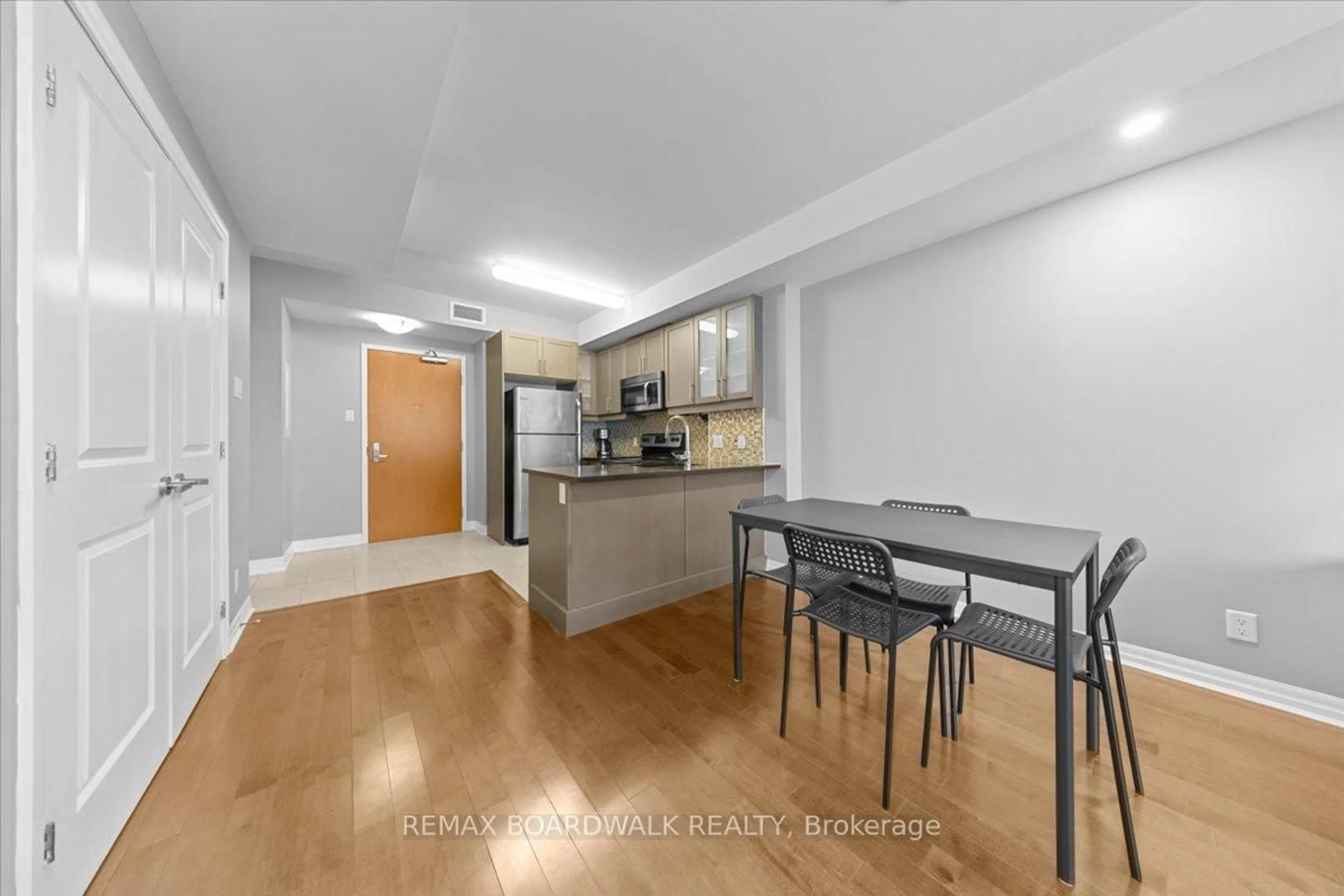 Standard kitchen, unknown for 242 Rideau St #2107, Ottawa Ontario K1N 0B7