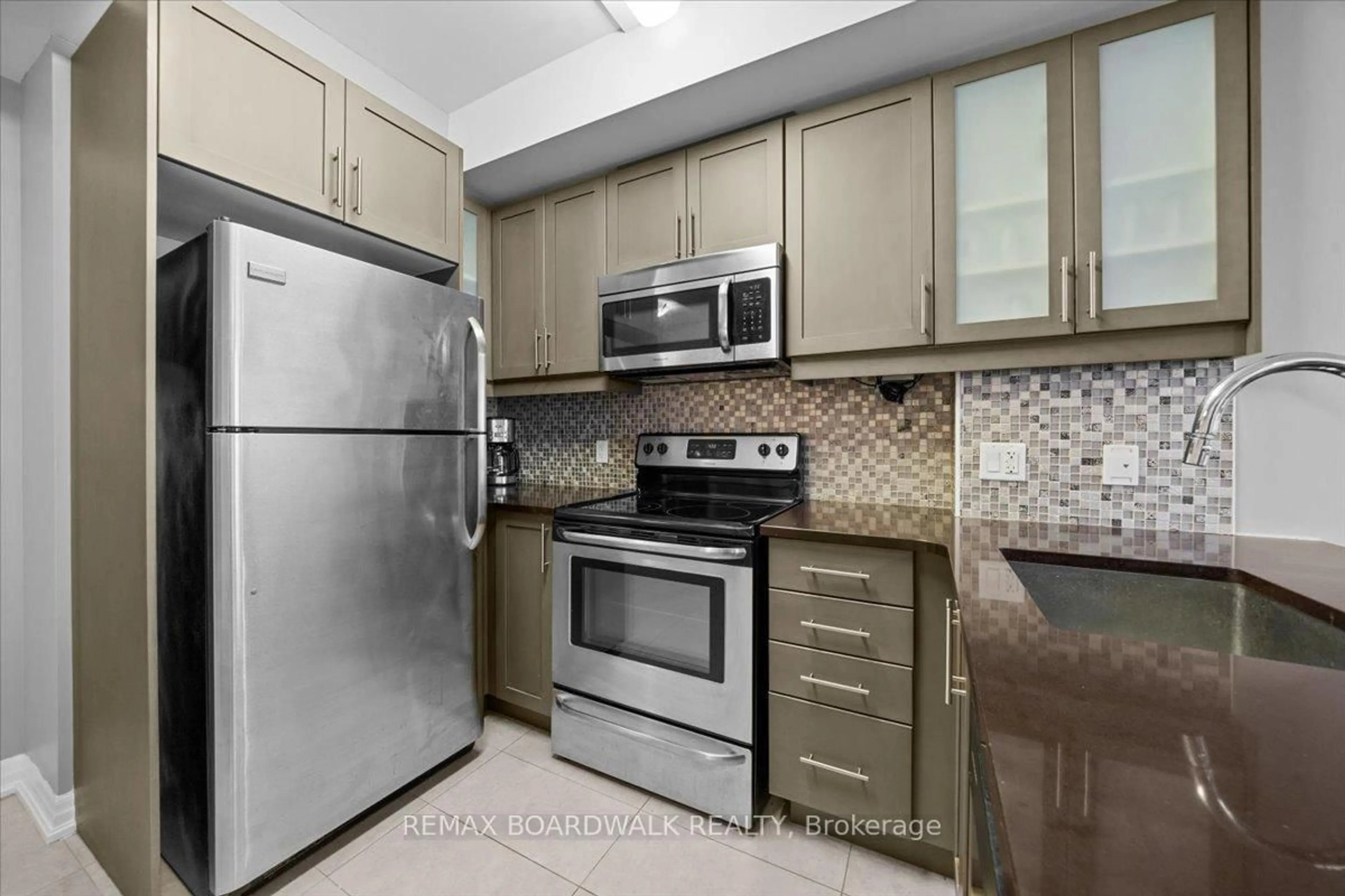 Standard kitchen, unknown for 242 Rideau St #2107, Ottawa Ontario K1N 0B7