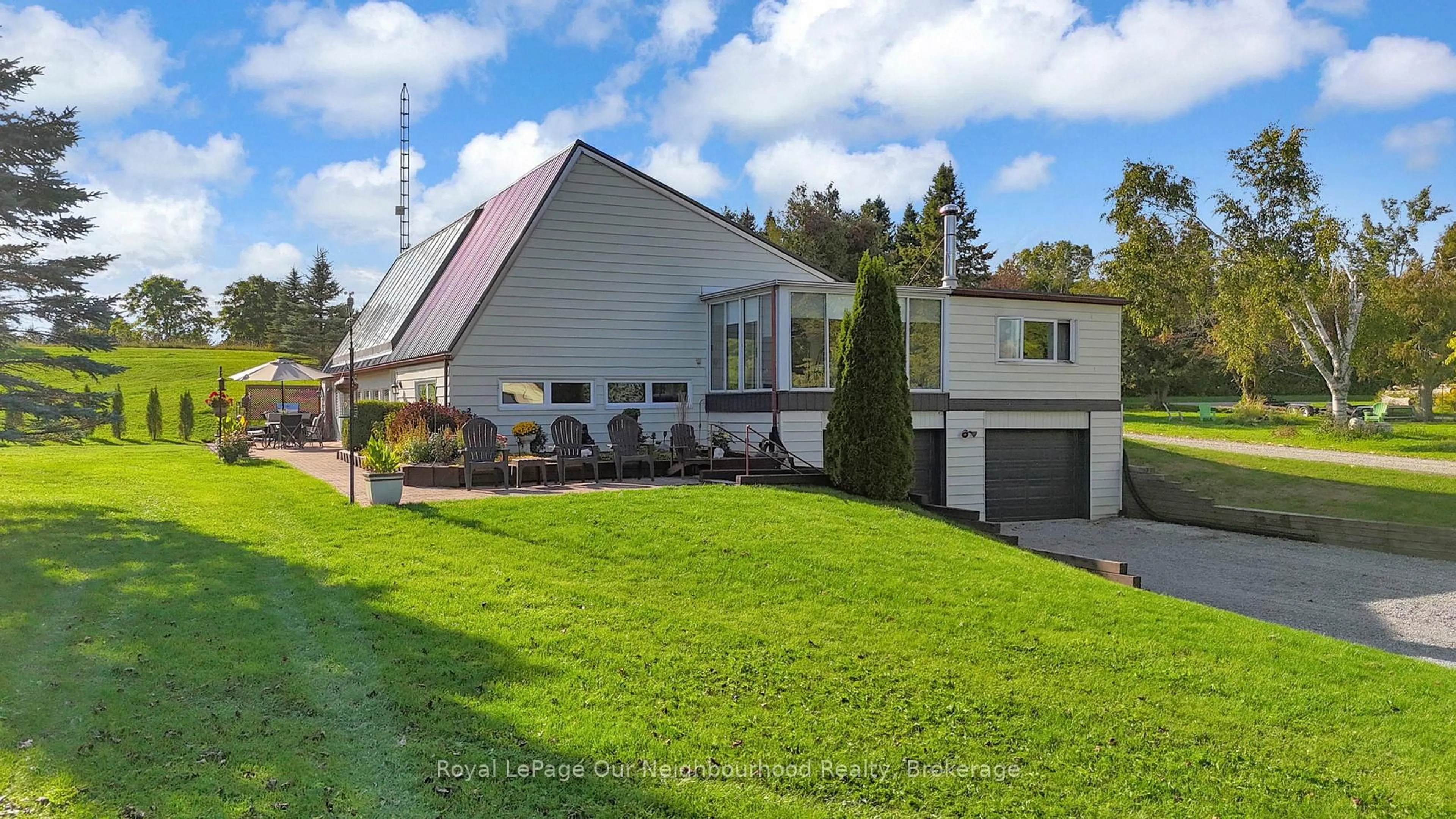 A pic from outside/outdoor area/front of a property/back of a property/a pic from drone, street for 9 Columbus St, Kawartha Lakes Ontario K9V 0J9
