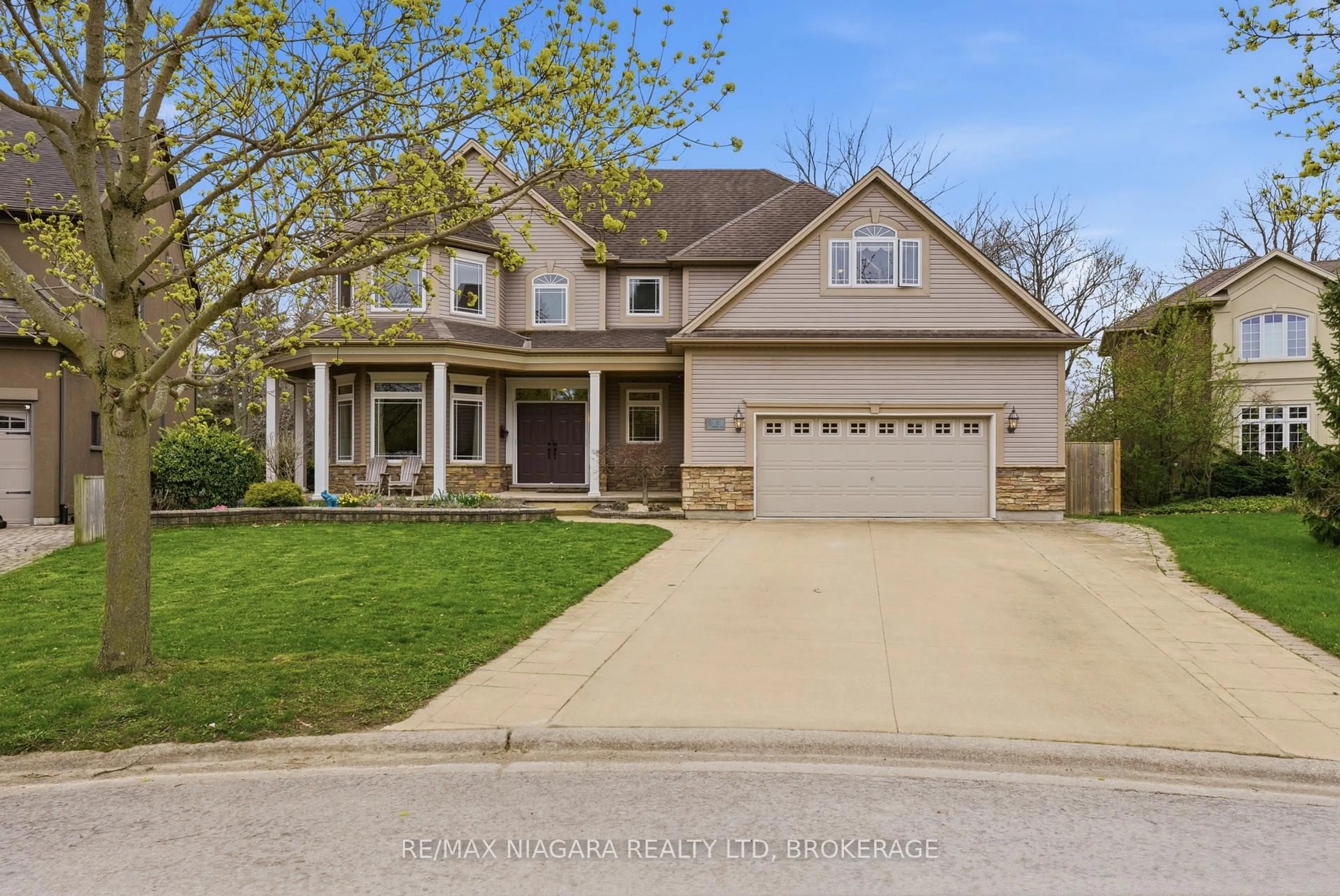 Home with brick exterior material, street for 52 Scullers Way, St. Catharines Ontario L2N 7T6