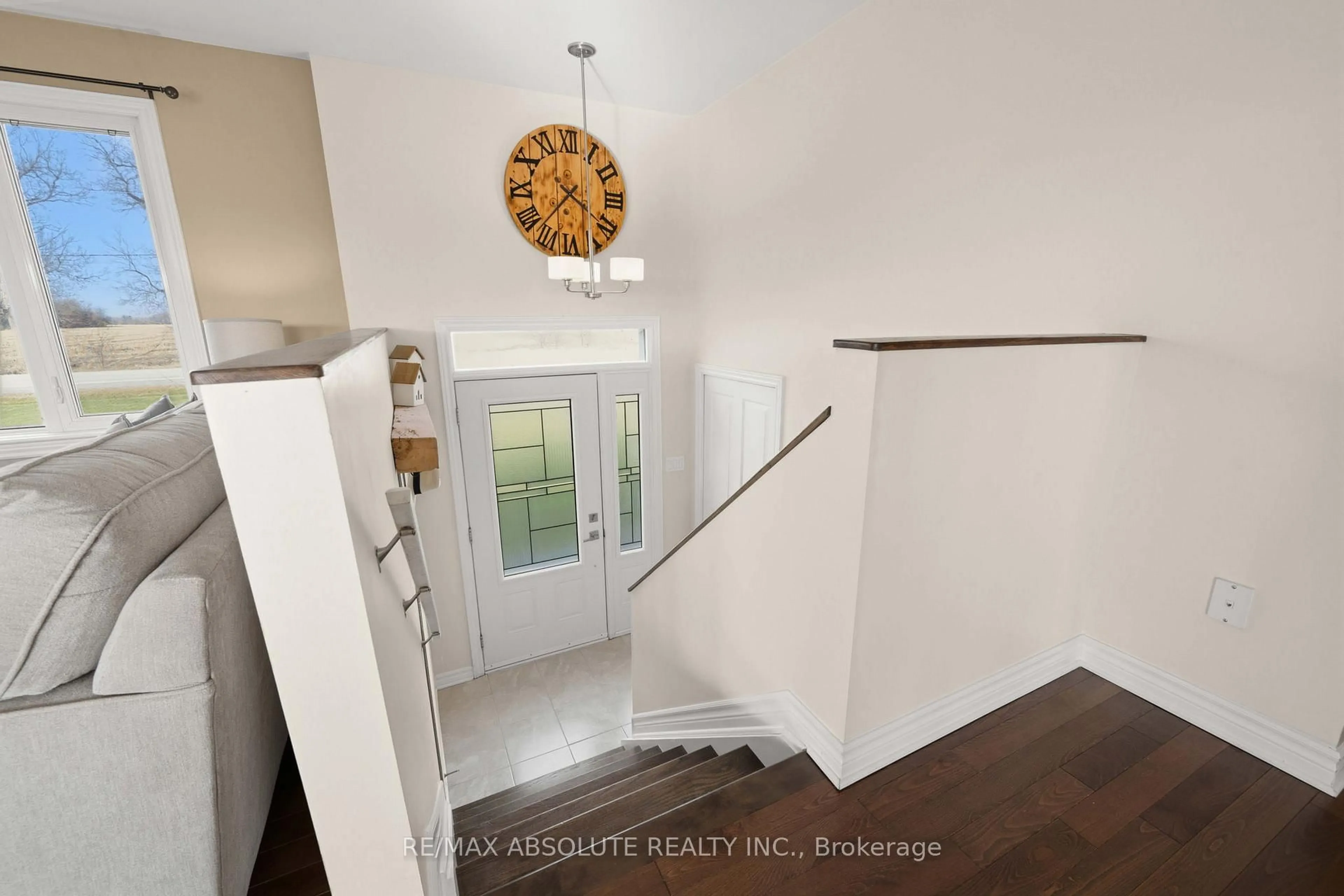 Indoor entryway for 1819 Lochwinnoch Rd, Renfrew Ontario K7V 3Z4