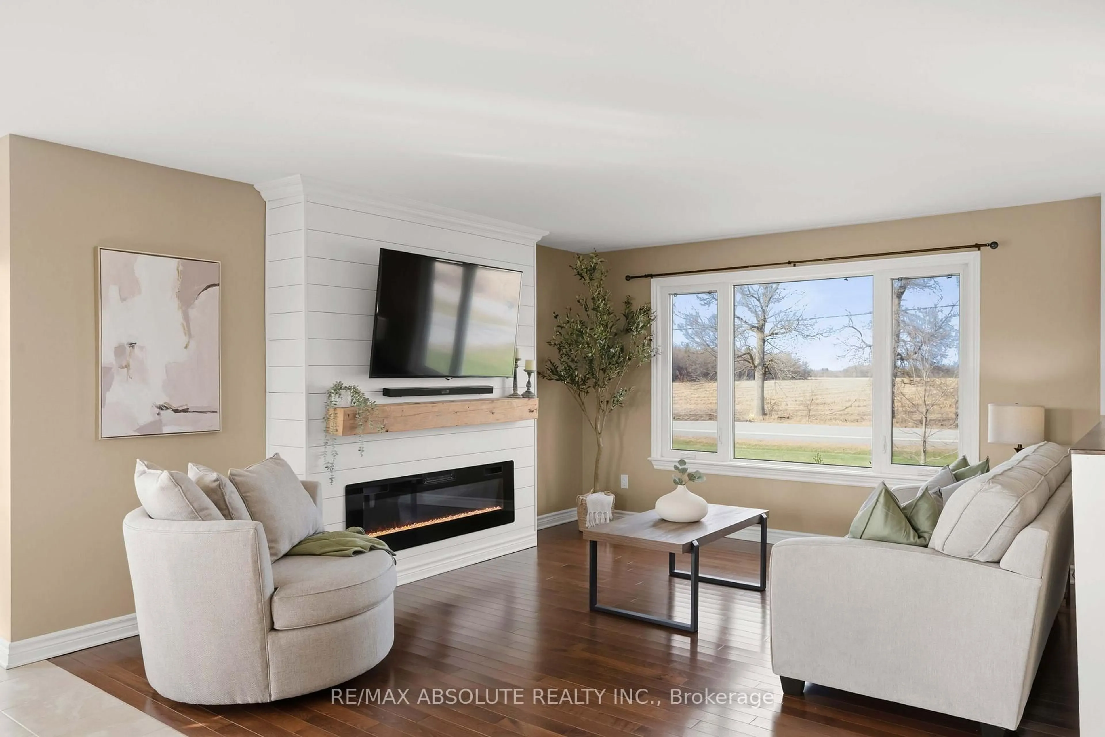 Living room with furniture, unknown for 1819 Lochwinnoch Rd, Renfrew Ontario K7V 3Z4