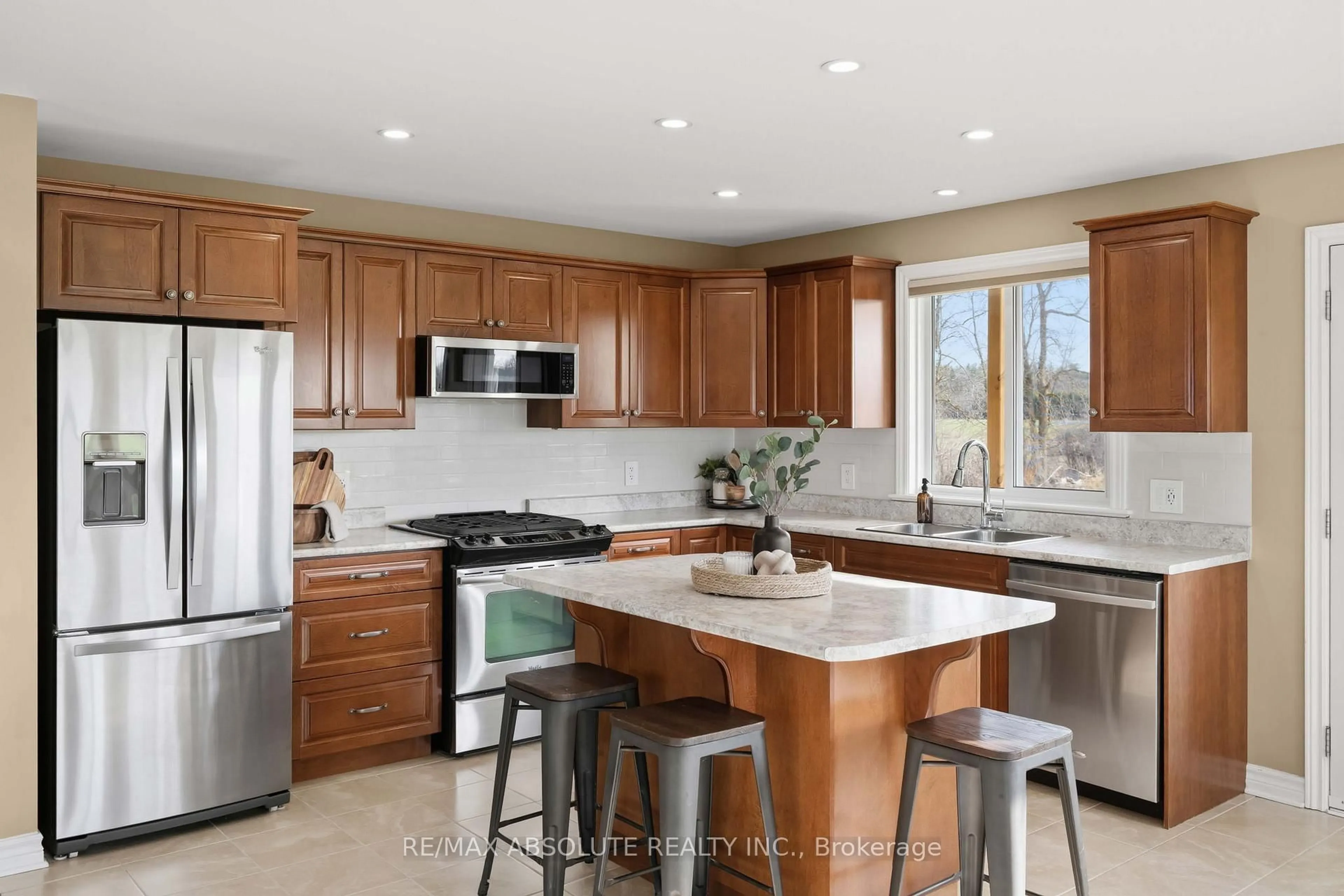 Open concept kitchen, ceramic/tile floor for 1819 Lochwinnoch Rd, Renfrew Ontario K7V 3Z4