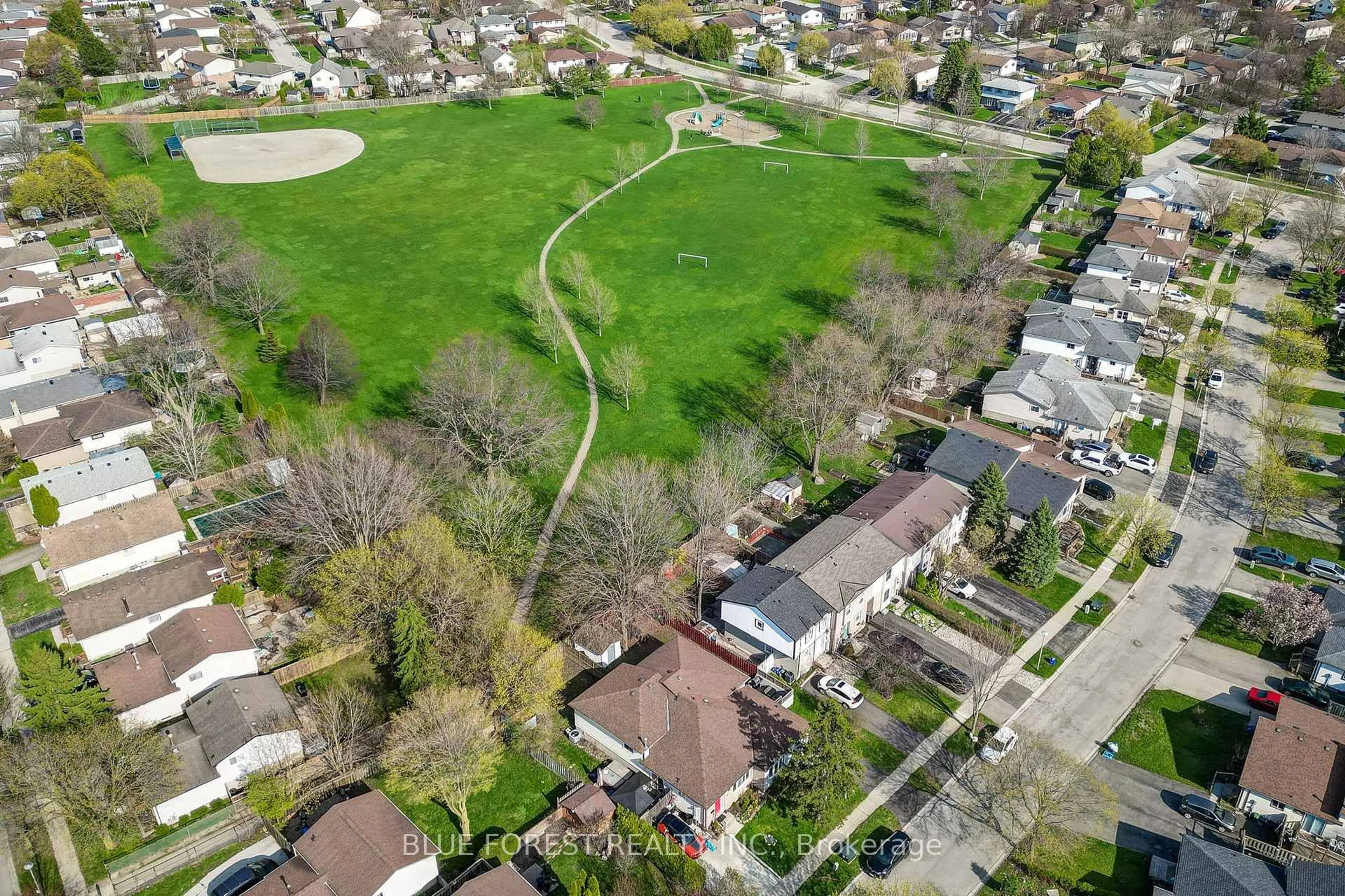 A pic from outside/outdoor area/front of a property/back of a property/a pic from drone, street for 53 ADSWOOD Rd, London South Ontario N6E 2W2