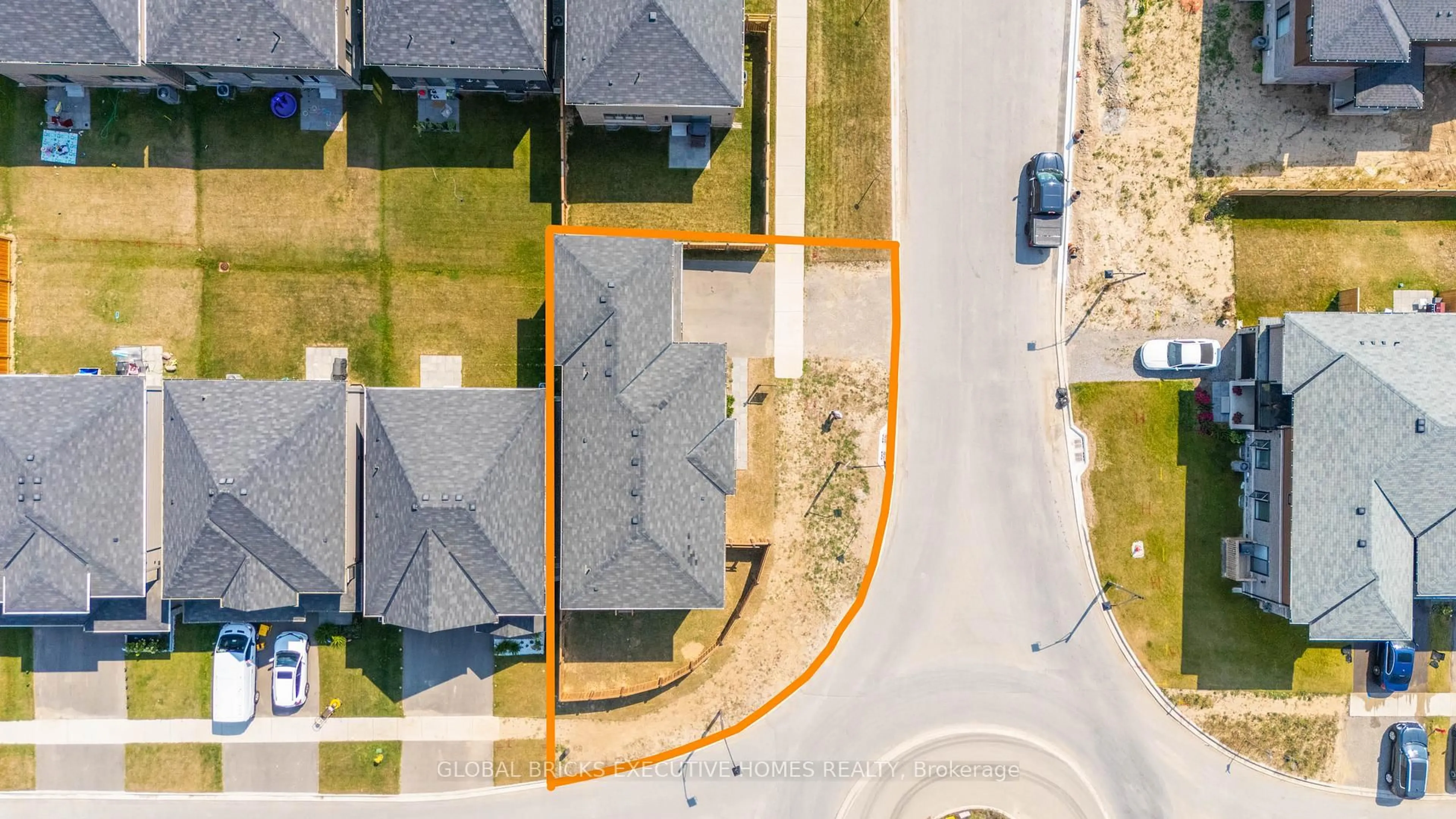 A pic from outside/outdoor area/front of a property/back of a property/a pic from drone, street for 183 Longboat Ru, Brantford Ontario N3T 5L5