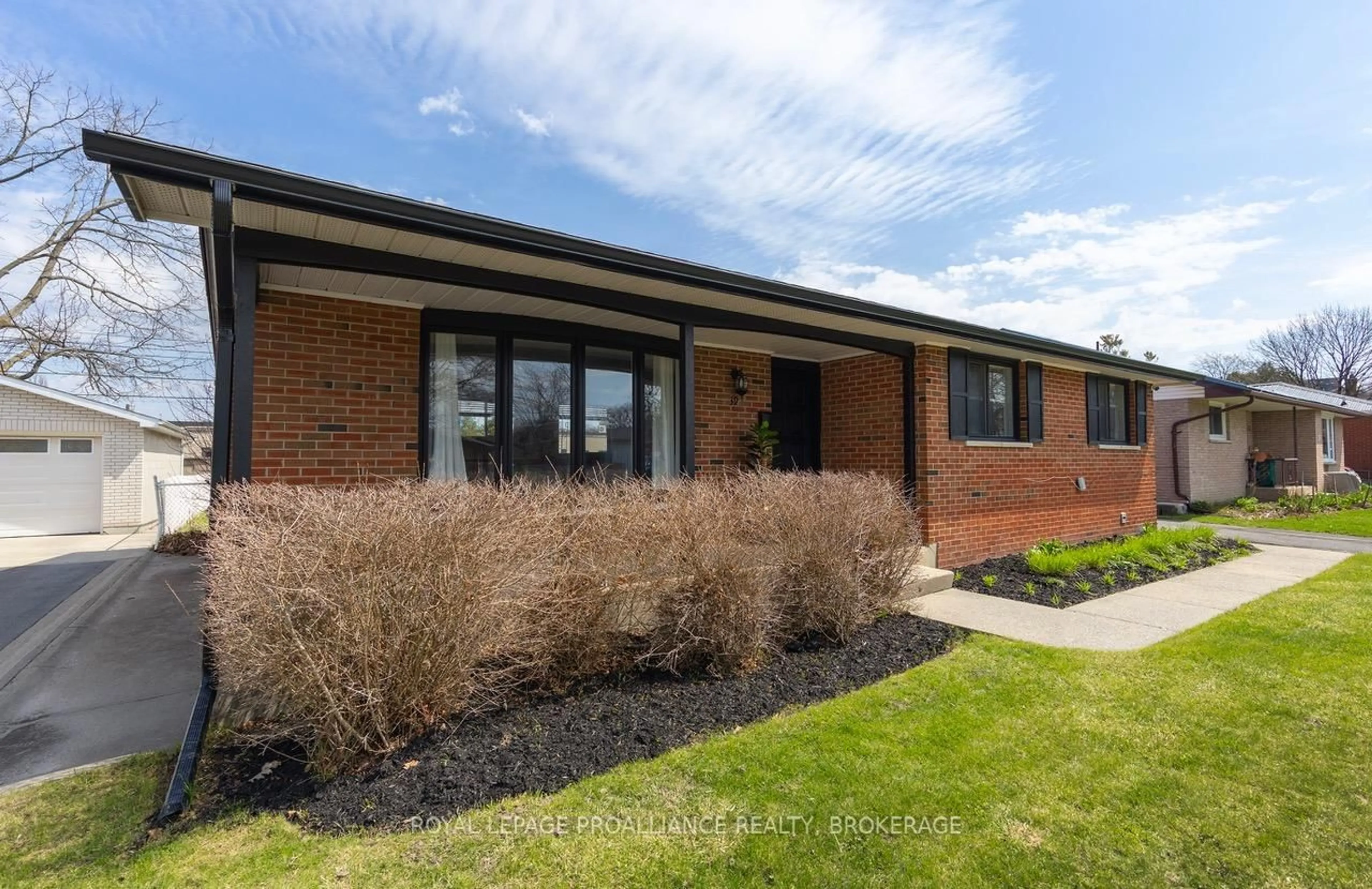 Home with brick exterior material, building for 39 Howard Cres, Kingston Ontario K7M 3C7