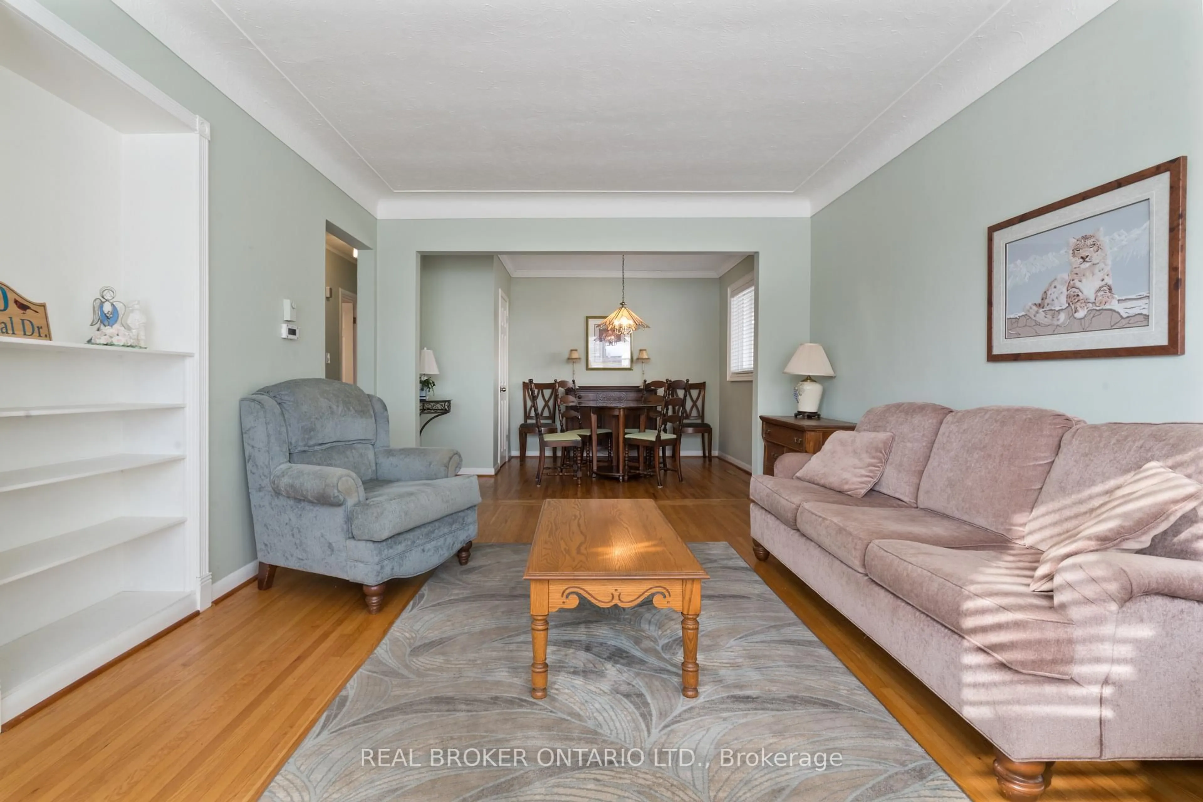Living room with furniture, unknown for 20 Cardinal Dr, Hamilton Ontario L9A 4H4