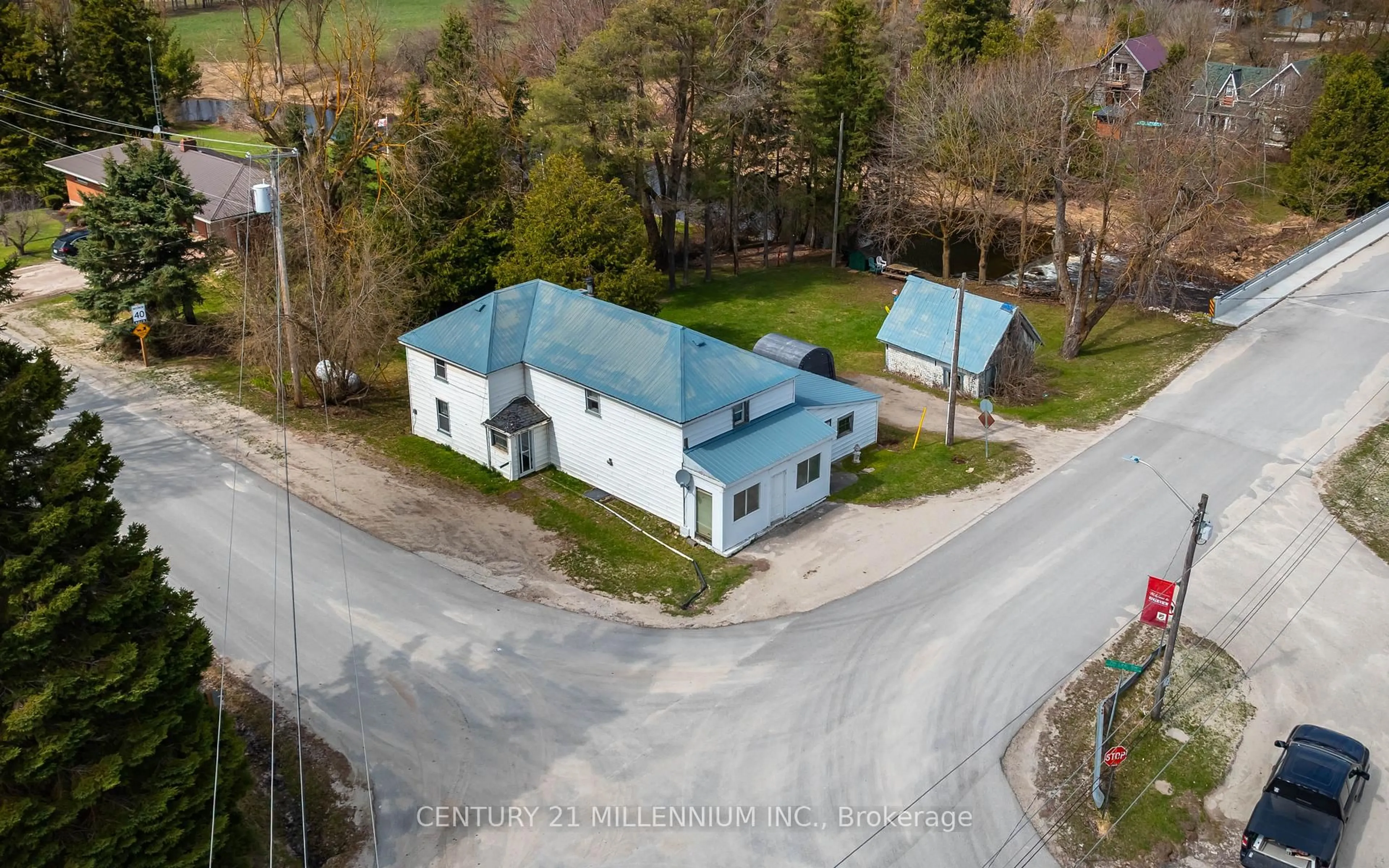 A pic from outside/outdoor area/front of a property/back of a property/a pic from drone, building for 078001 7th Line, Melancthon Ontario L9V 2B7
