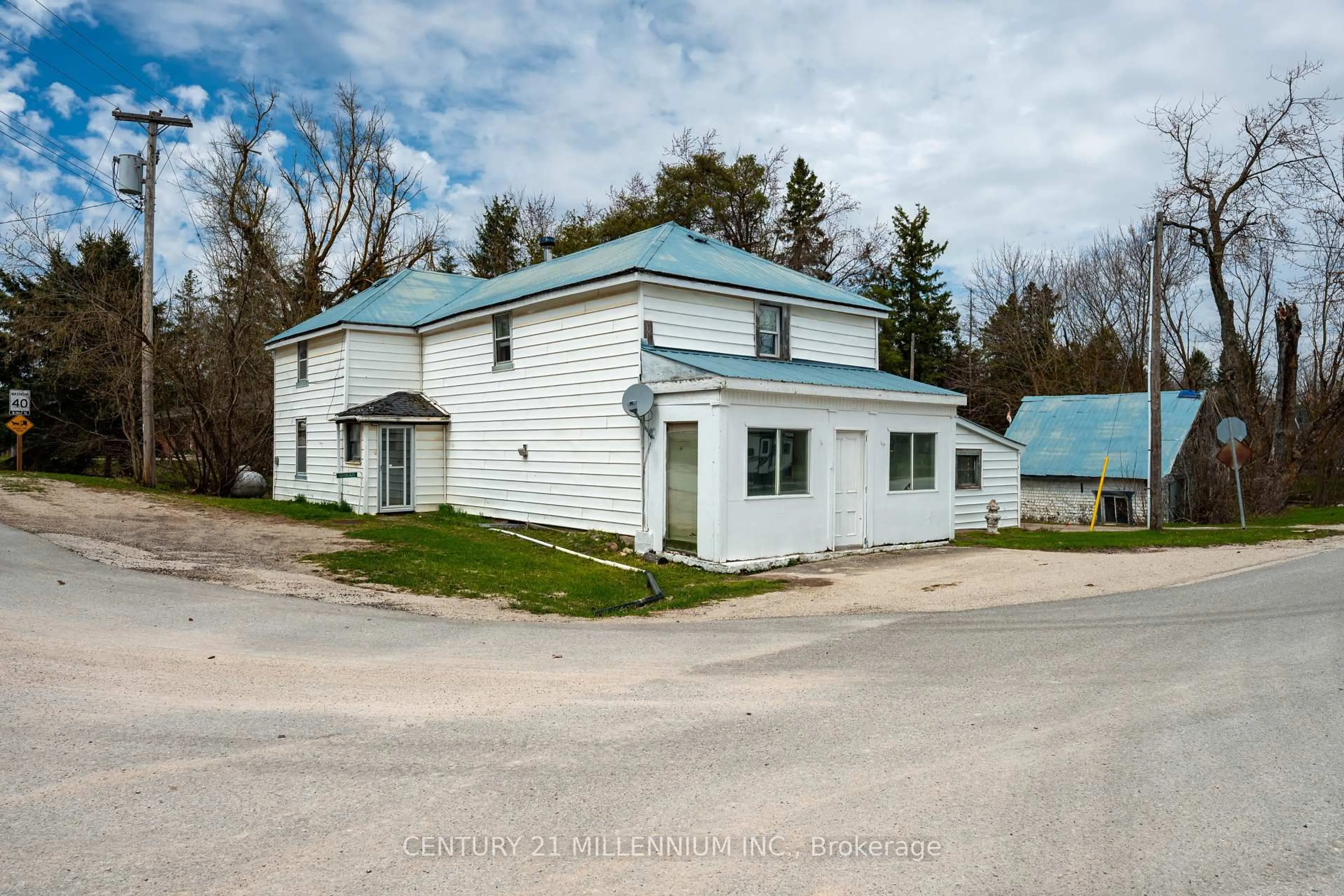 A pic from outside/outdoor area/front of a property/back of a property/a pic from drone, building for 078001 7th Line, Melancthon Ontario L9V 2B7