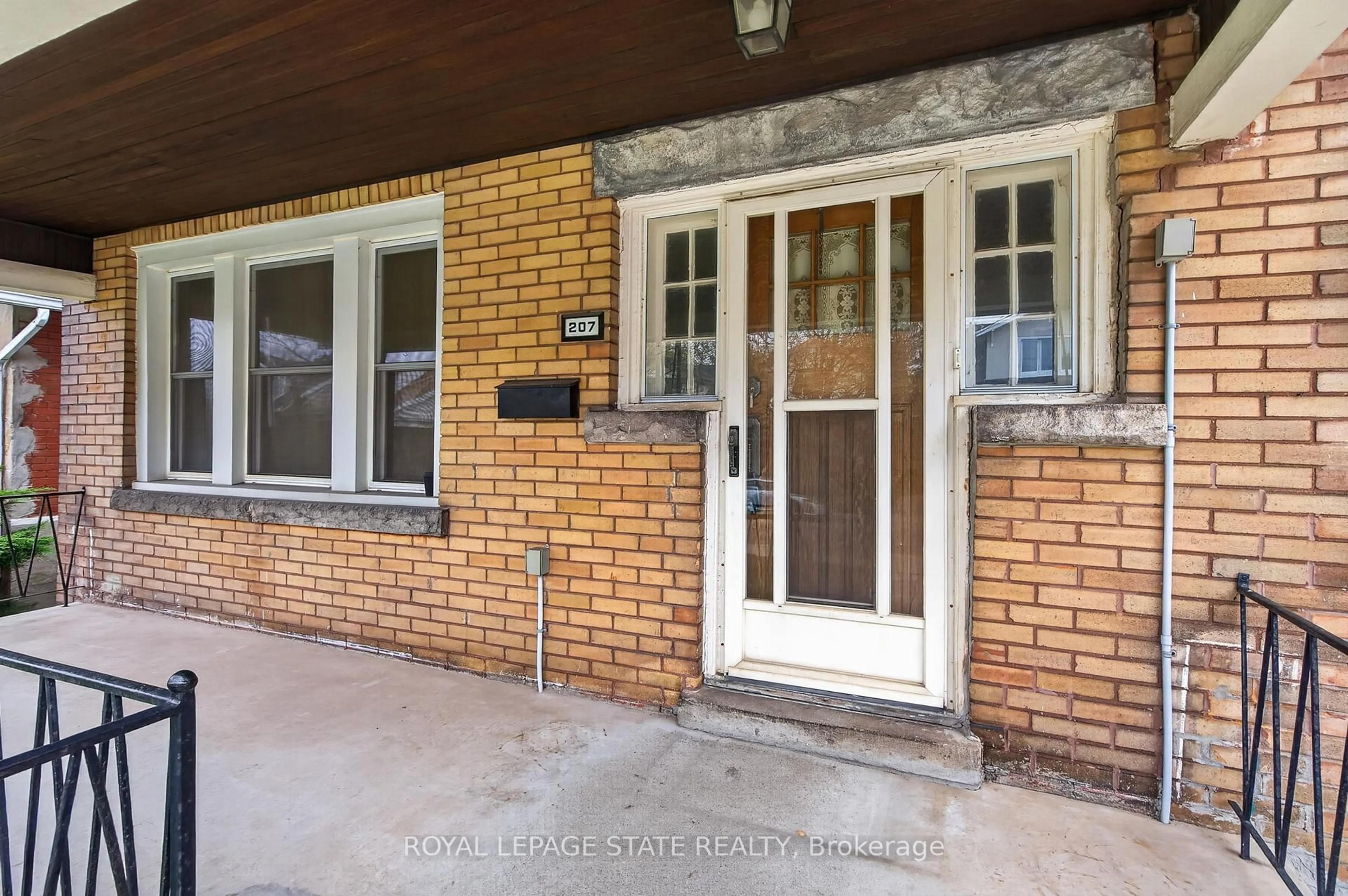 Unknown for 207 Rosslyn Ave, Hamilton Ontario L8M 3J6