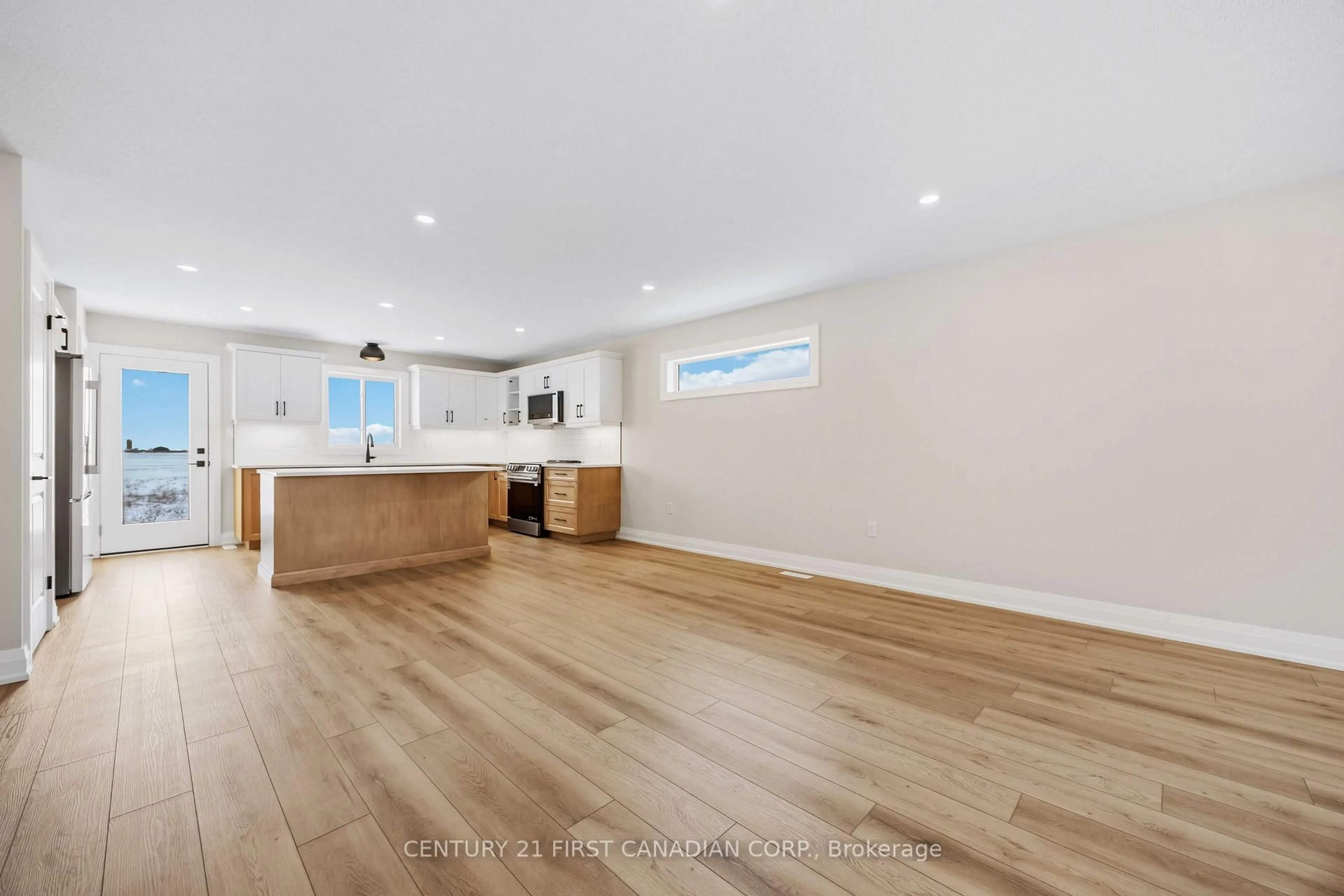 Open concept kitchen, wood/laminate floor for 639 Ketter Way, Plympton-Wyoming Ontario N0N 1T0