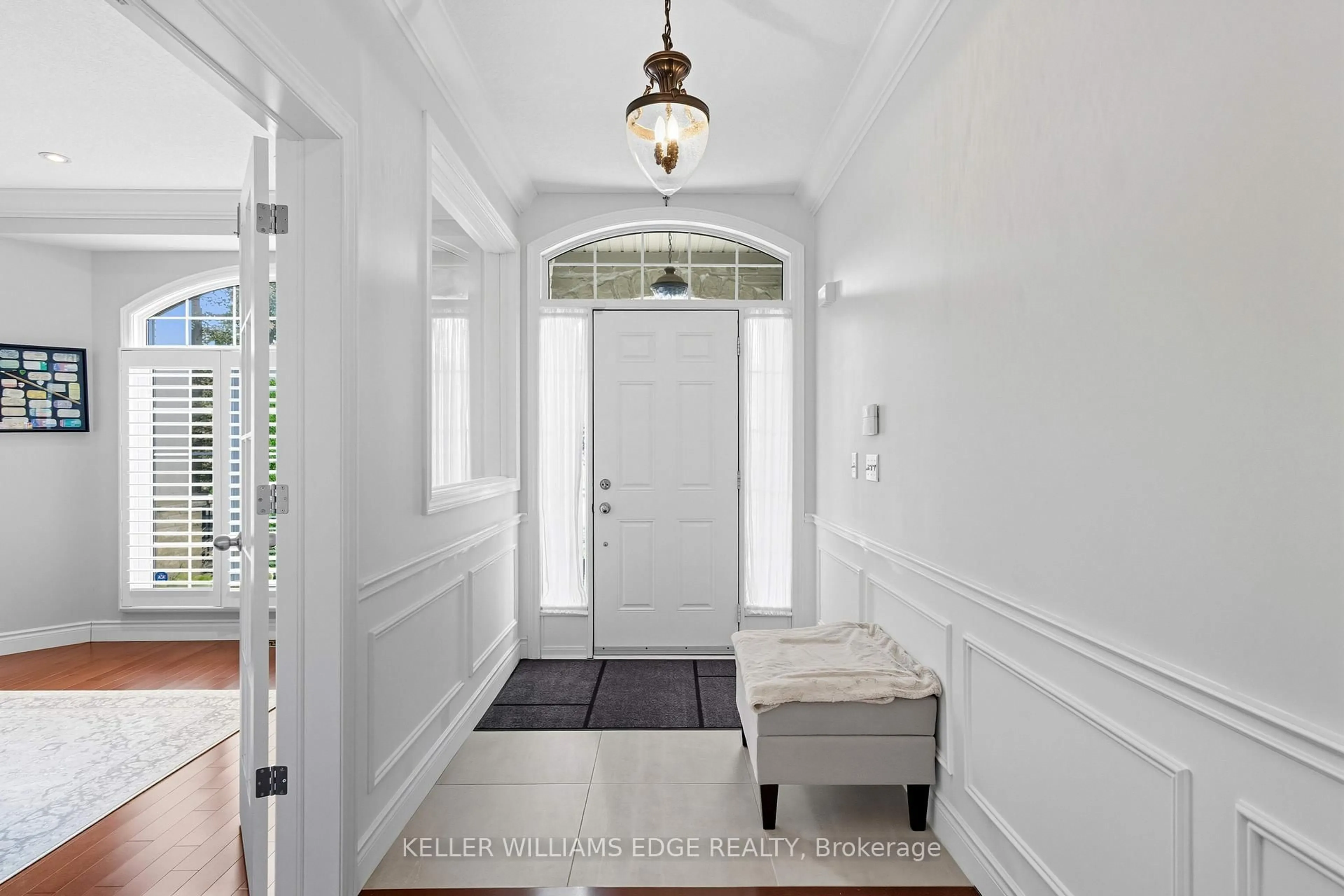 Indoor entryway for 45 Premier Rd, Hamilton Ontario L8B 0K7