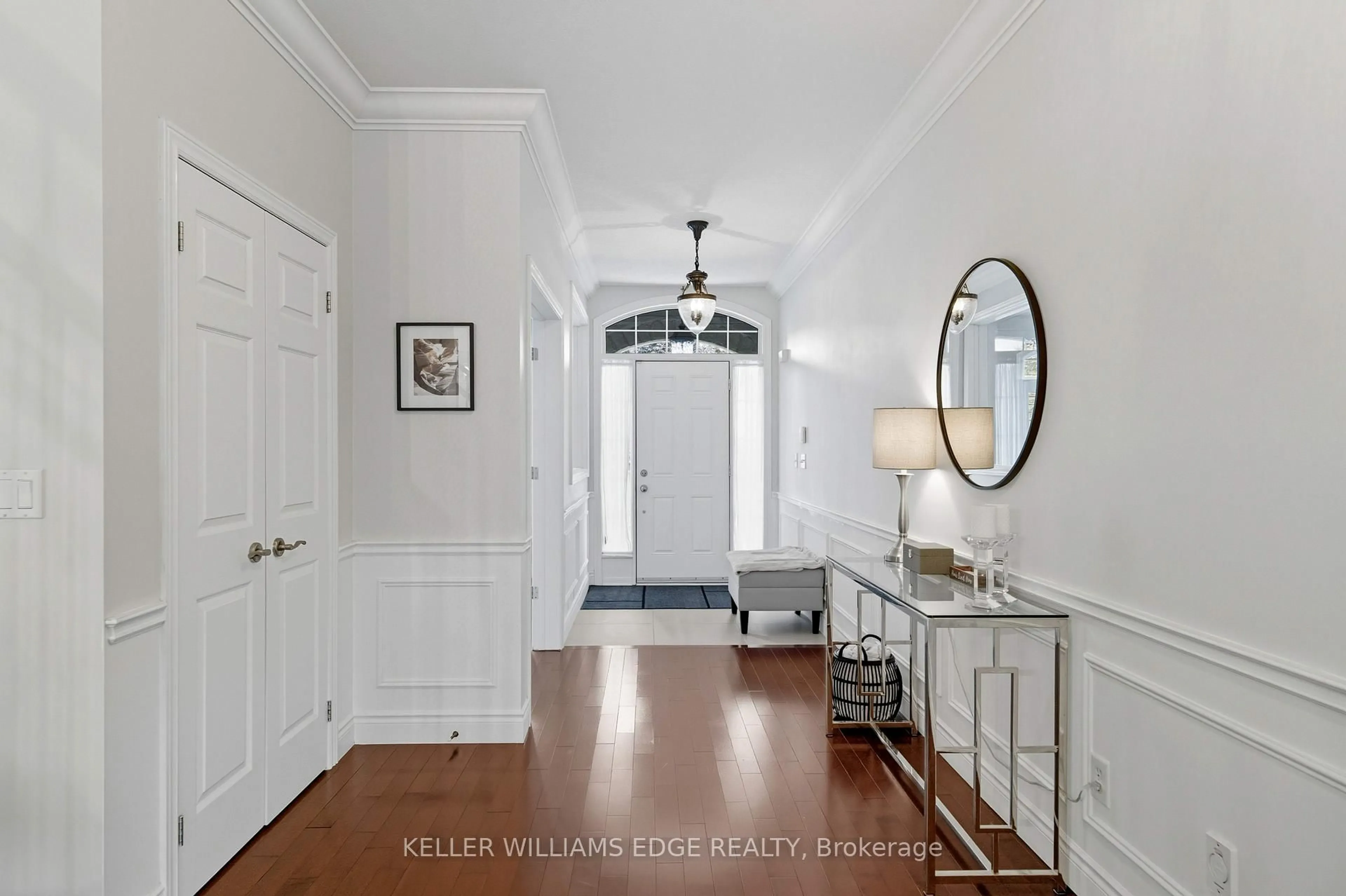 Indoor entryway for 45 Premier Rd, Hamilton Ontario L8B 0K7