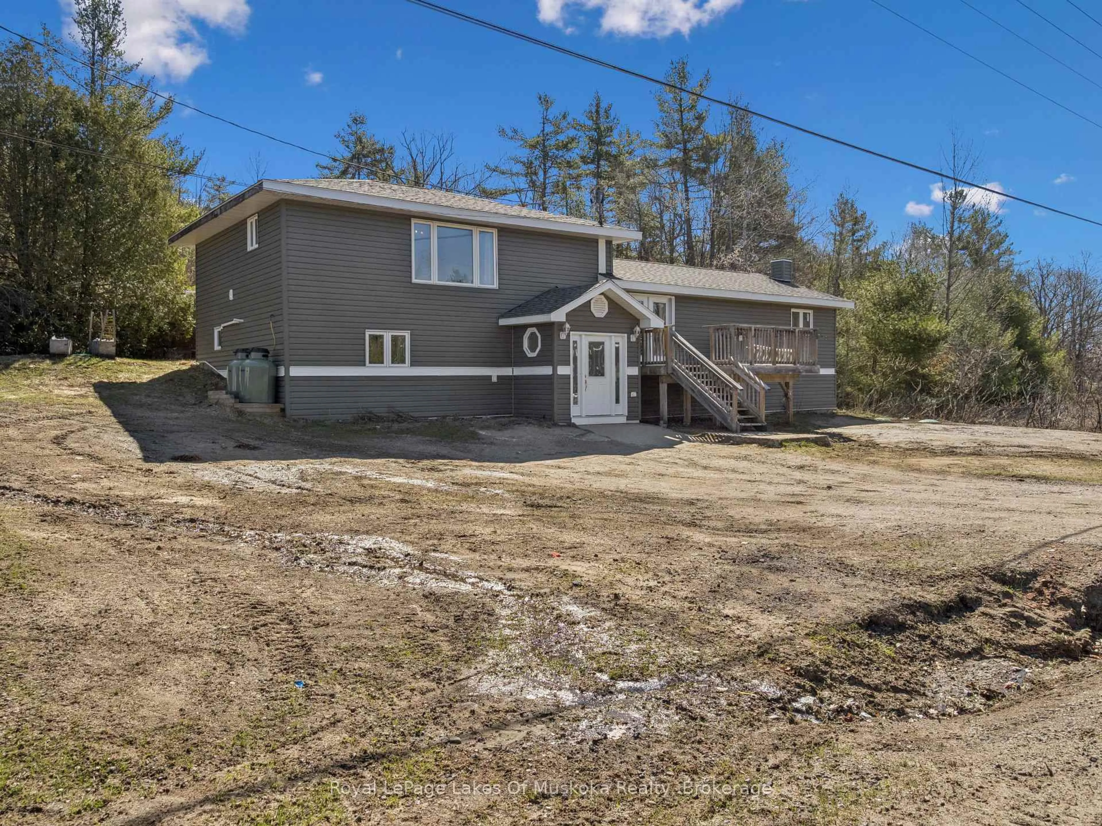 A pic from outside/outdoor area/front of a property/back of a property/a pic from drone, street for 1314 Winhara Rd, Gravenhurst Ontario P1P 1R1