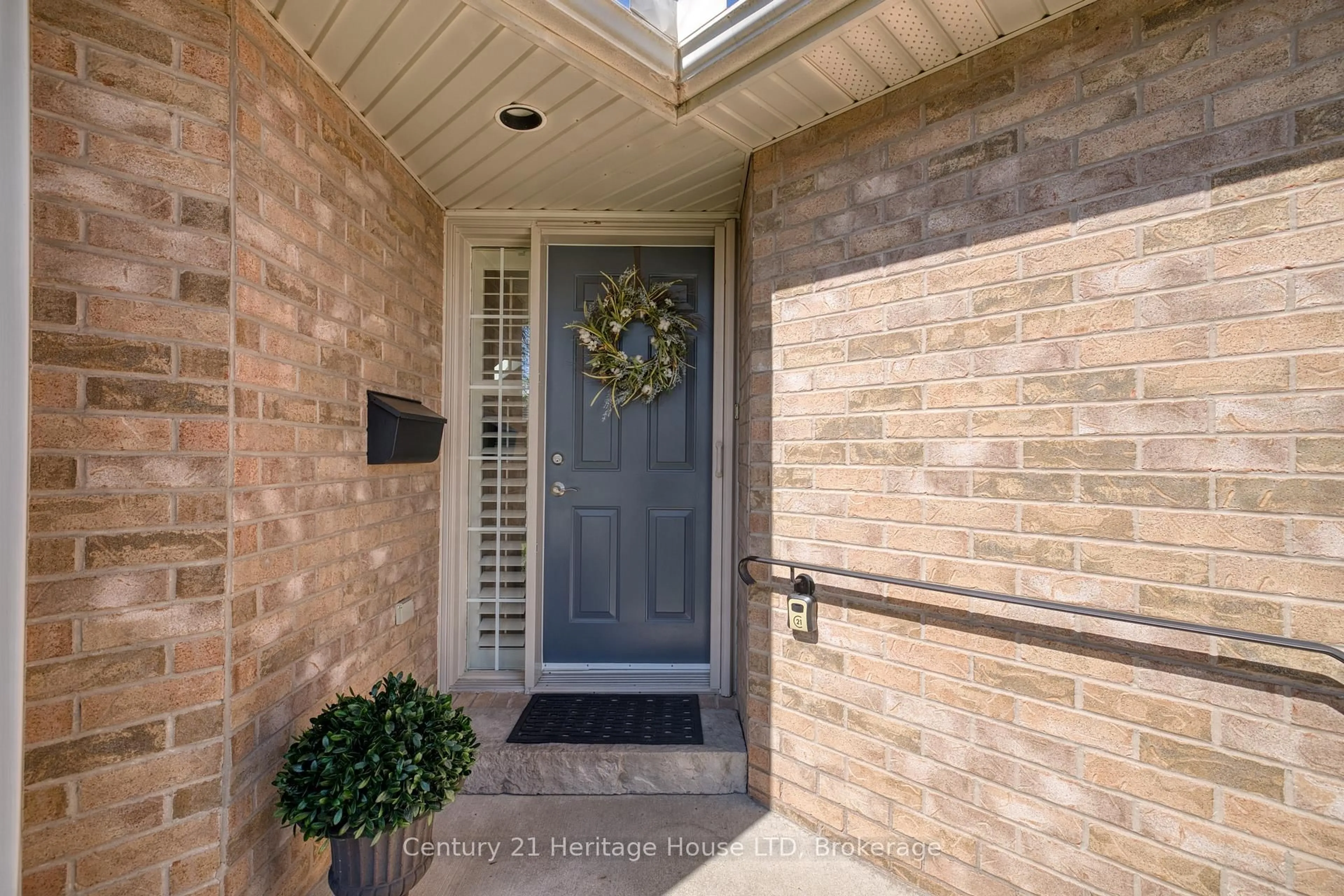 Indoor entryway for 1439 Niagara Stone Rd #4, Niagara-on-the-Lake Ontario L0S 1J0