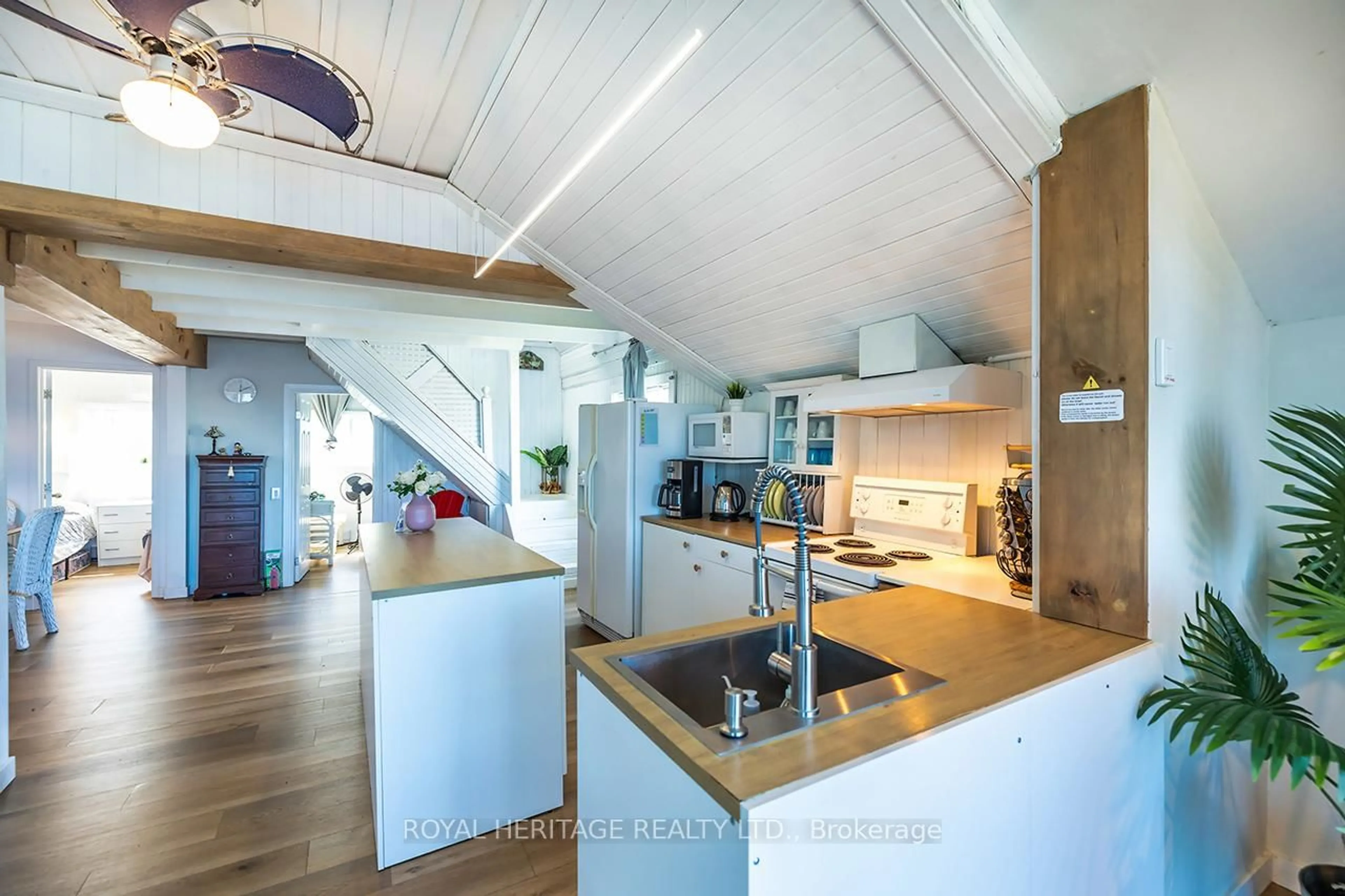 Open concept kitchen, wood/laminate floor for 5308 Rice Lake Scenic Dr, Hamilton Township Ontario K0L 1E0