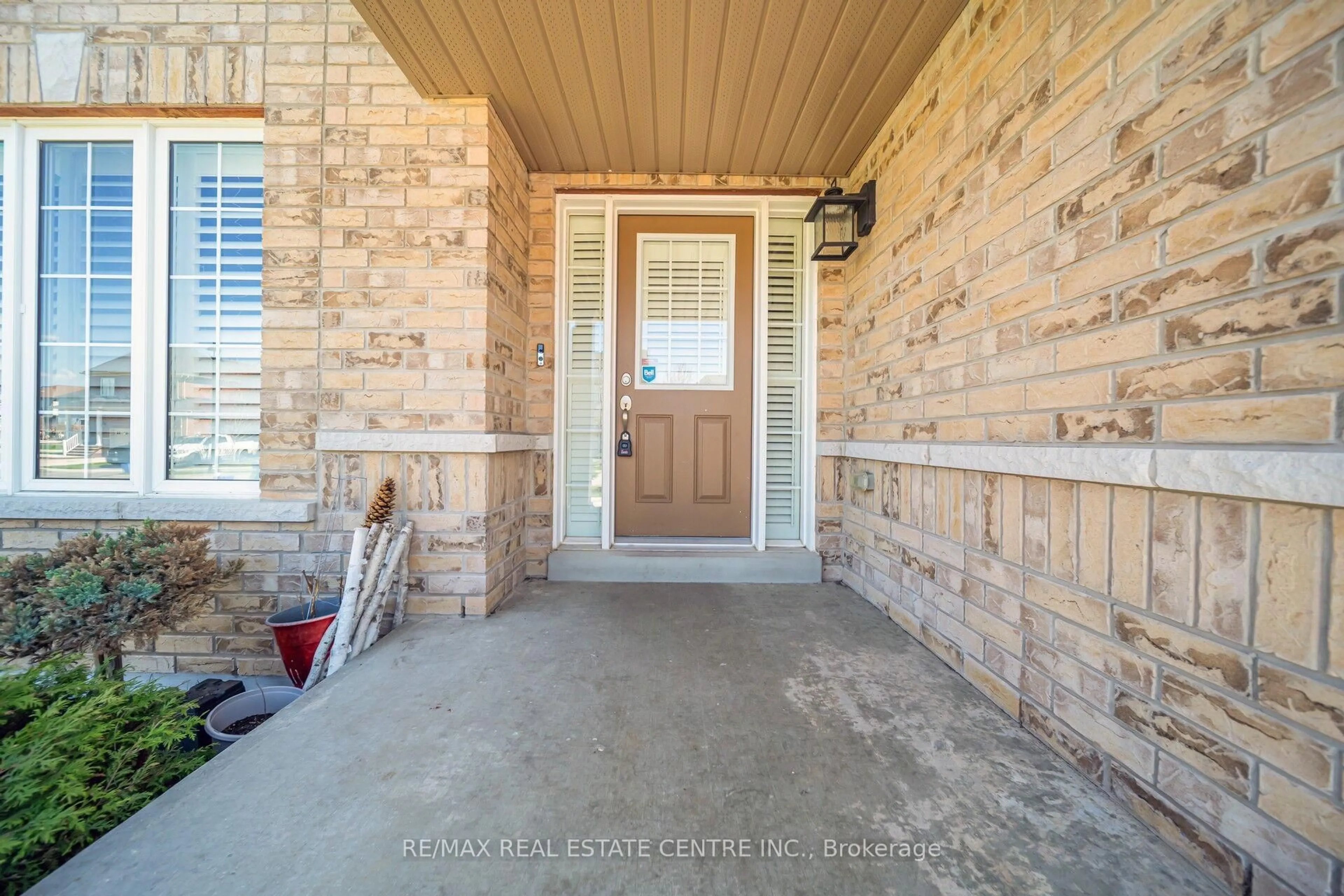 Indoor entryway for 18 Ryan St, Centre Wellington Ontario N1M 0C9