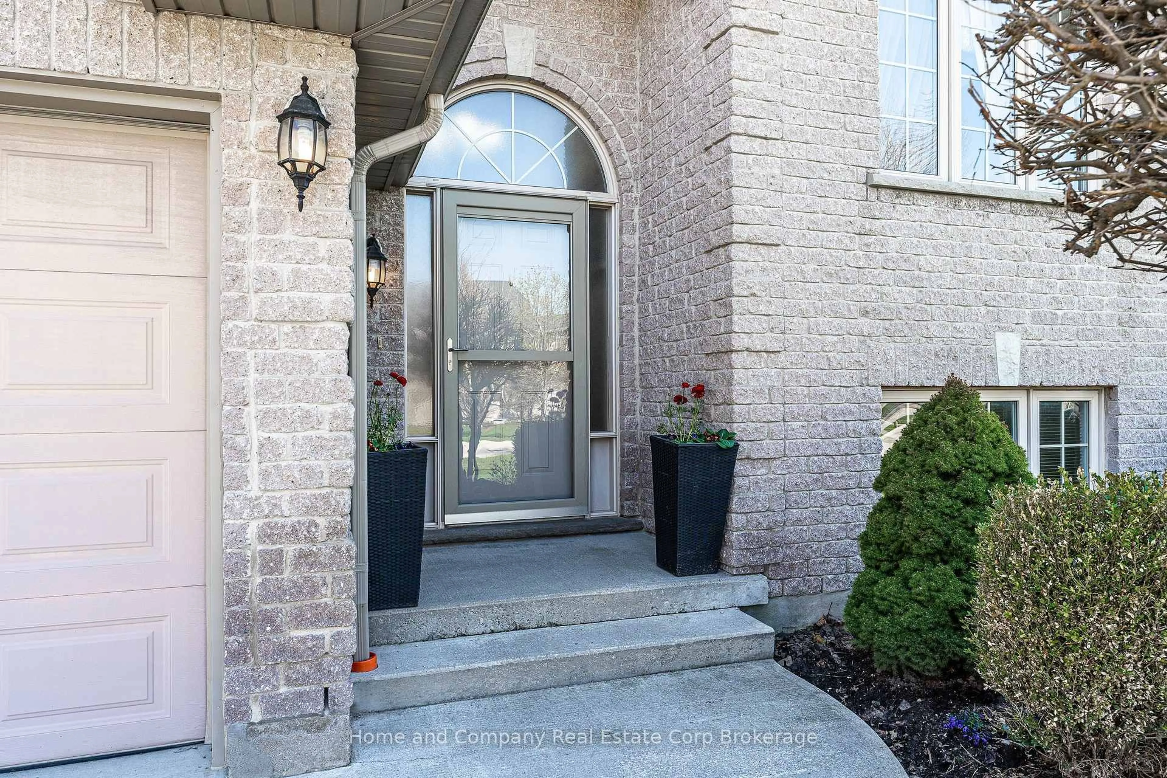 Indoor entryway for 86 Lightbourne Ave, Stratford Ontario N4Z 1J8