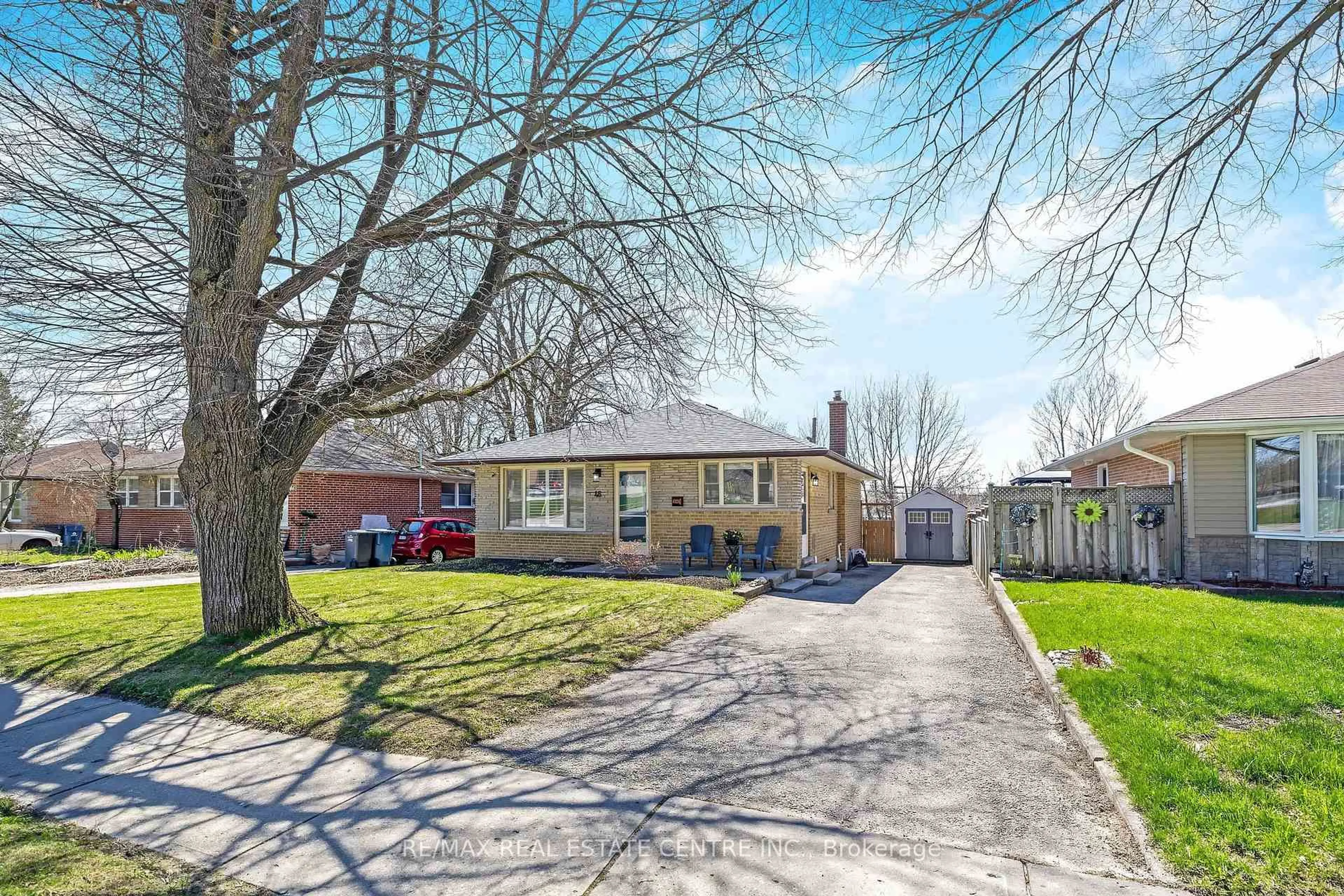 A pic from outside/outdoor area/front of a property/back of a property/a pic from drone, street for 48 Knightswood Blvd, Guelph Ontario N1E 3W5