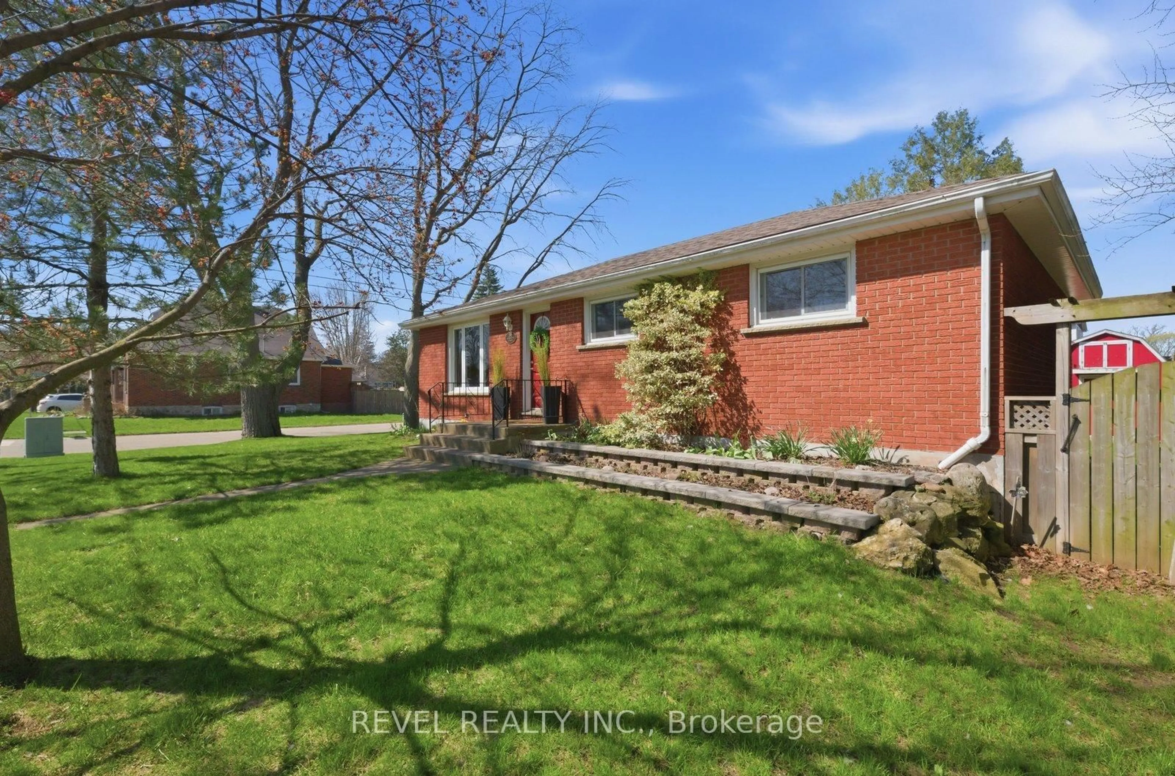 Home with brick exterior material, street for 36 Hamilton Ave, Brantford Ontario N3S 6Z9
