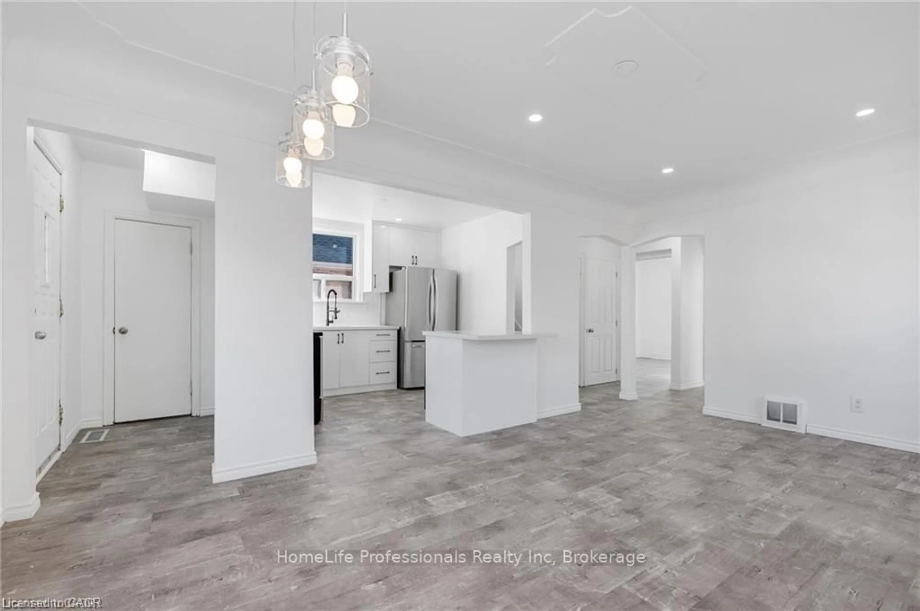 Open concept kitchen, ceramic/tile floor for 284 Brucedale Ave, Hamilton Ontario L9A 1P9