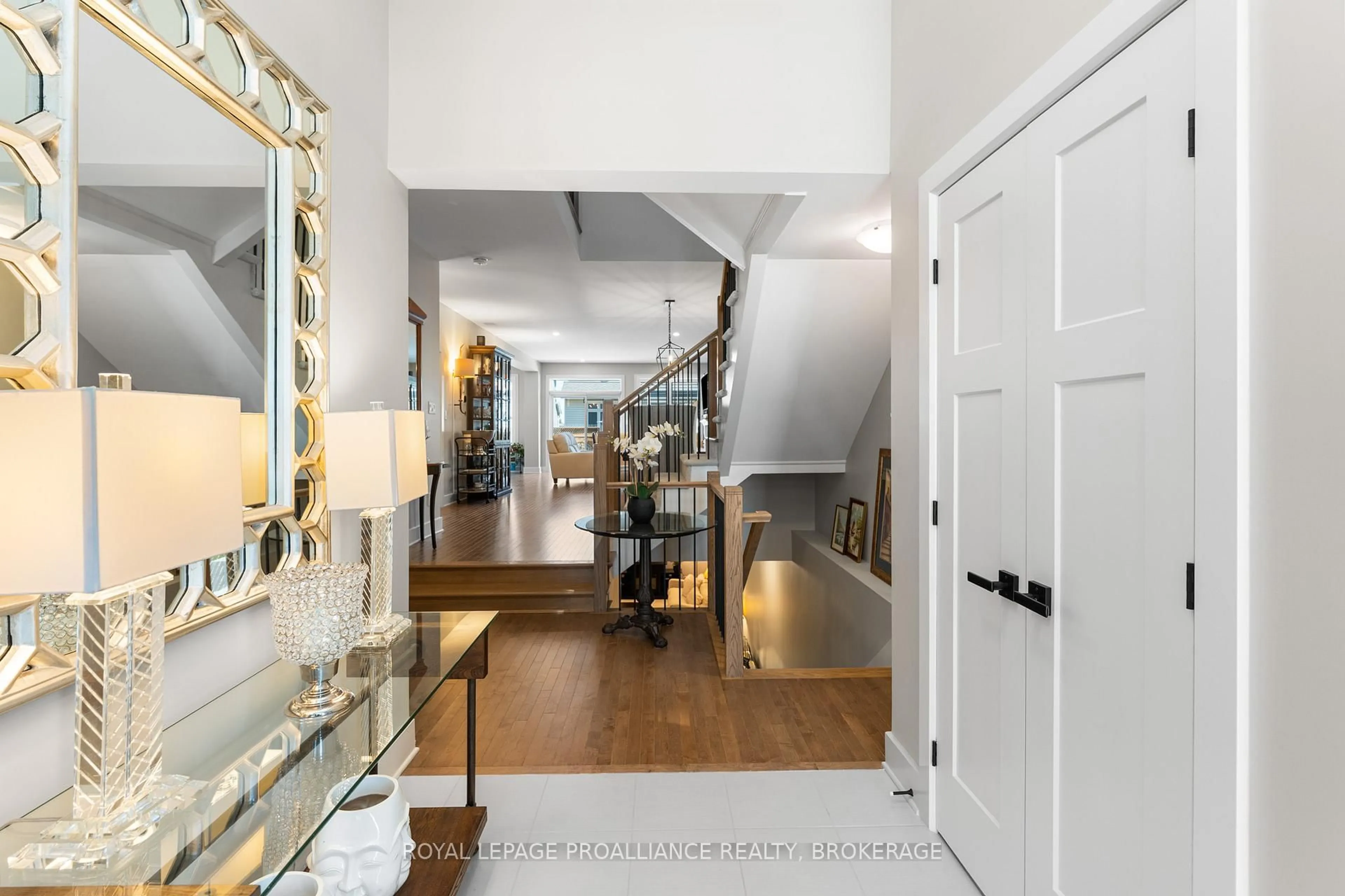 Indoor entryway for 1335 Grayson Dr, Kingston Ontario K7M 0H3