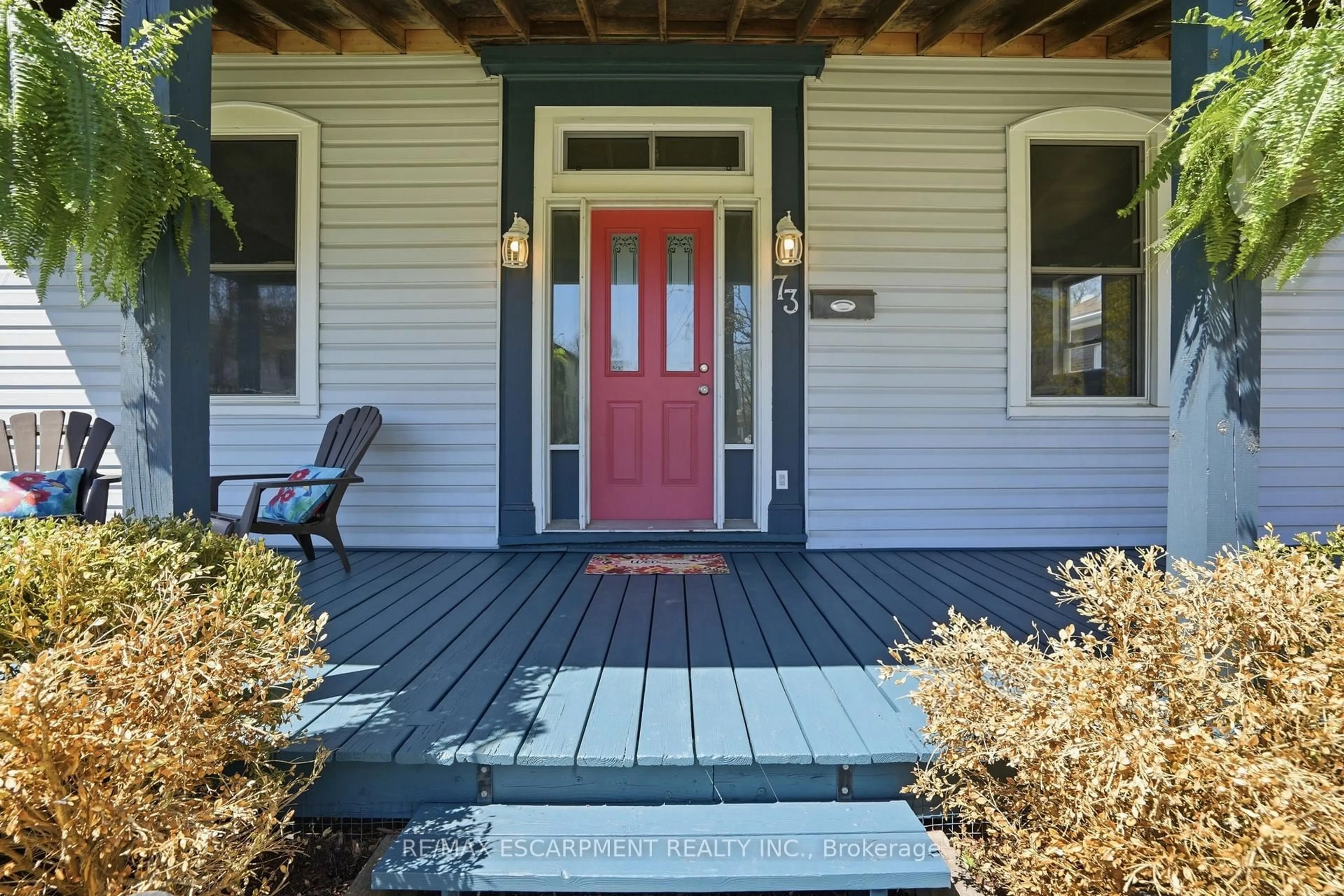 Indoor entryway for 73 Sherwood Dr, Brantford Ontario N3T 1N3