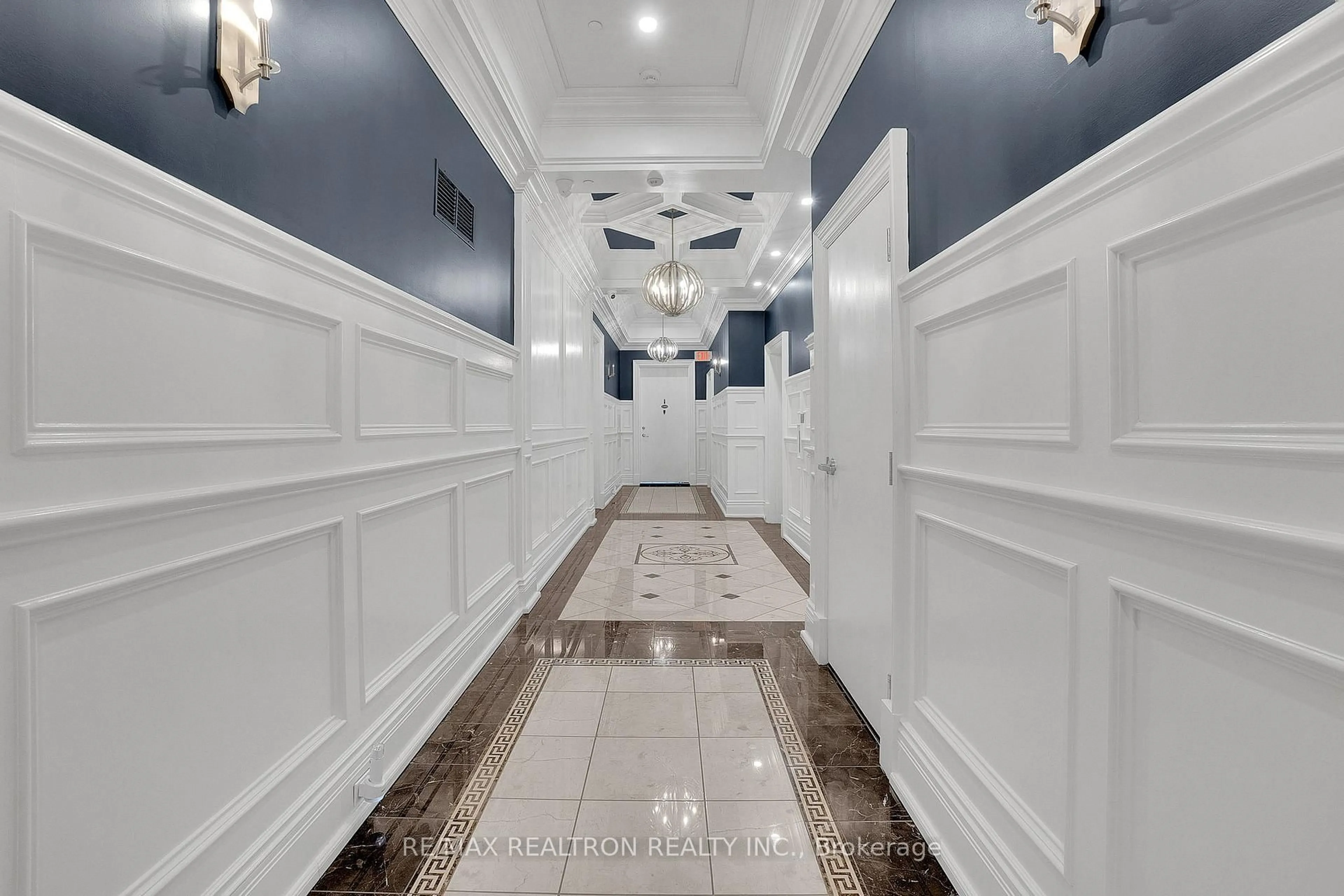 Indoor foyer for 223 Erb St #1202, Waterloo Ontario N2L 0B3