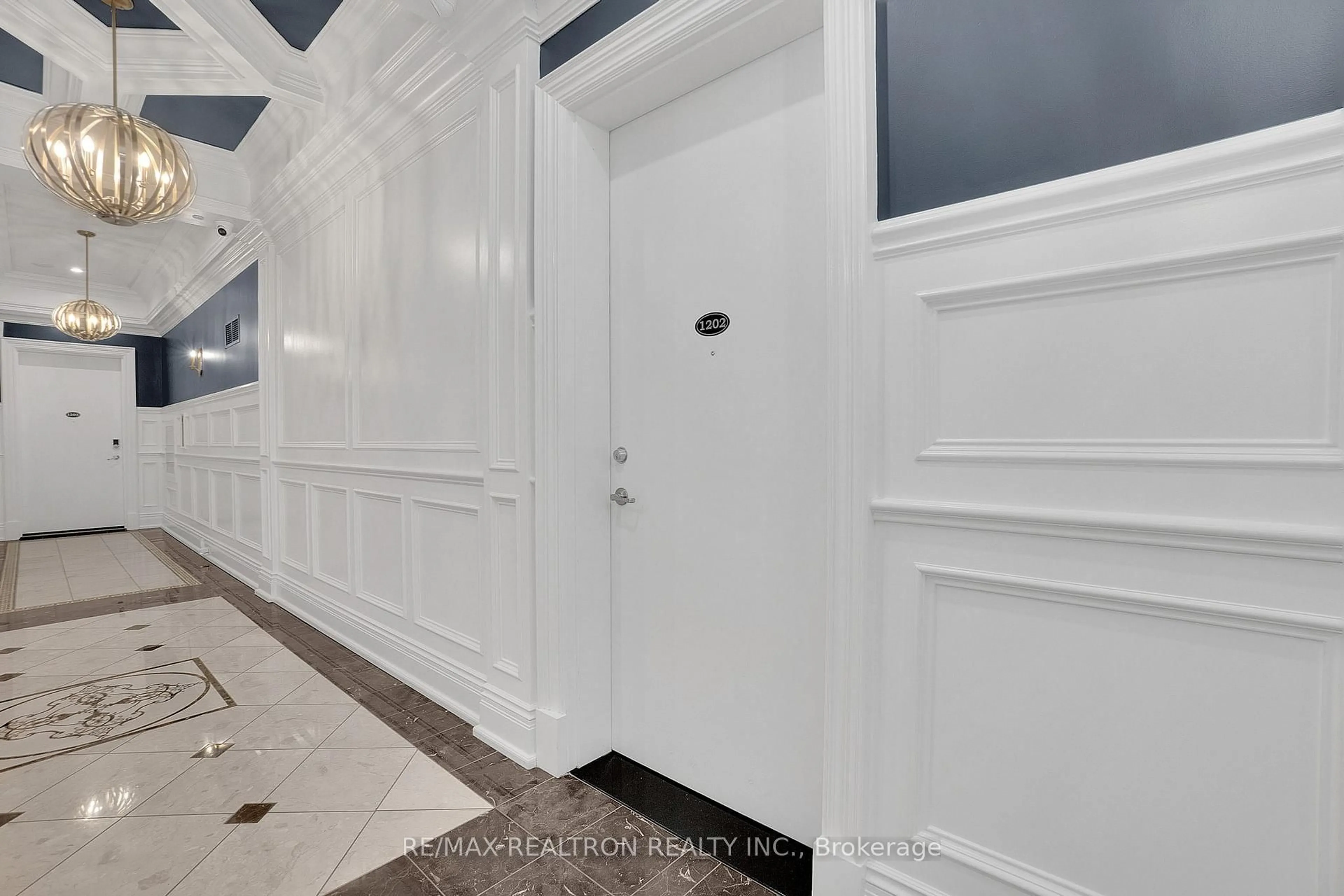 Indoor entryway for 223 Erb St #1202, Waterloo Ontario N2L 0B3