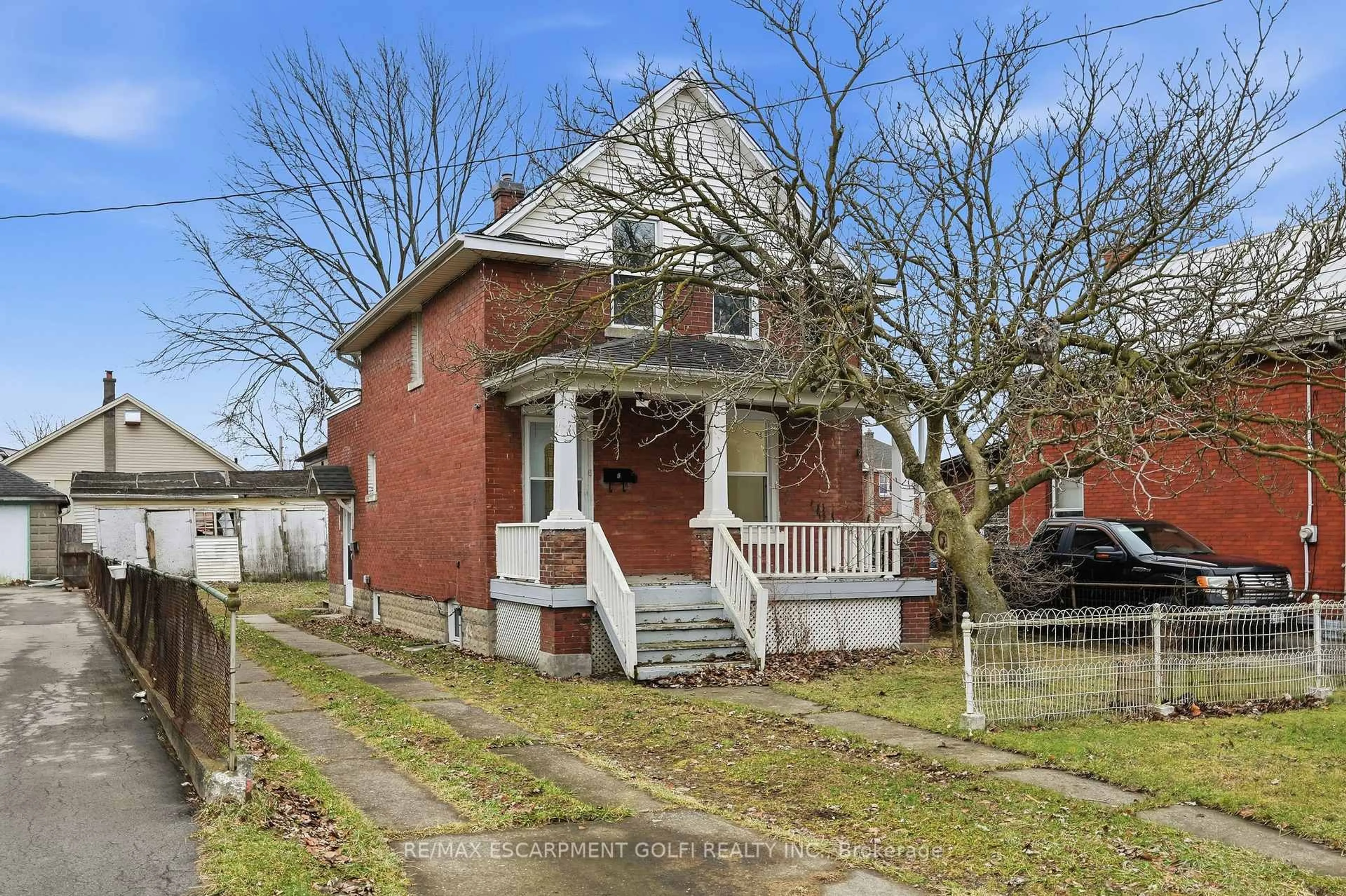 Home with brick exterior material, street for 27 Albert St, Welland Ontario L3B 4L1